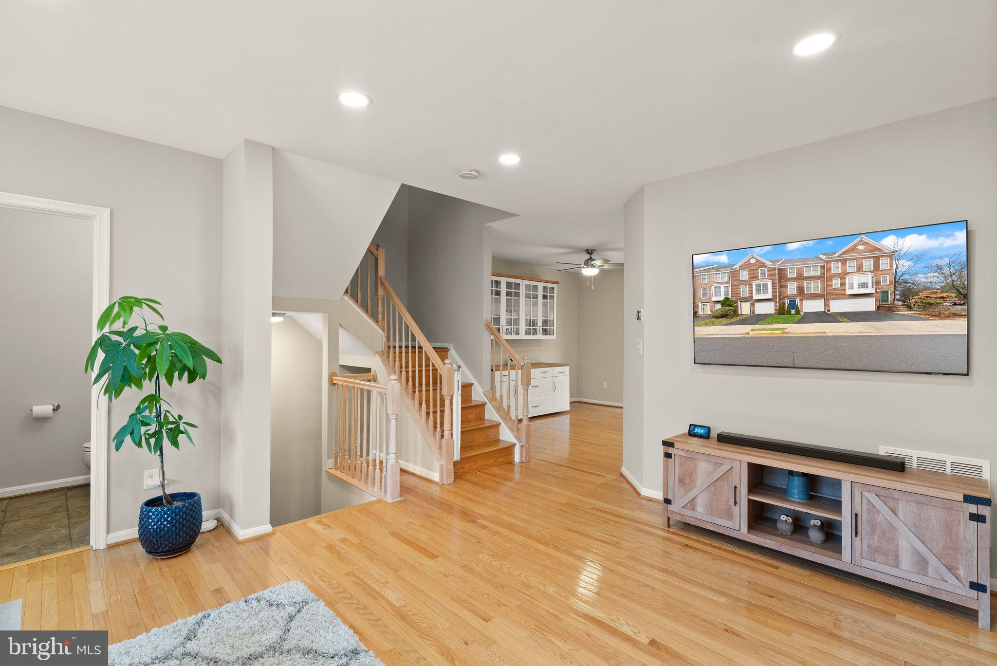 SOUTH RIDING - Residential