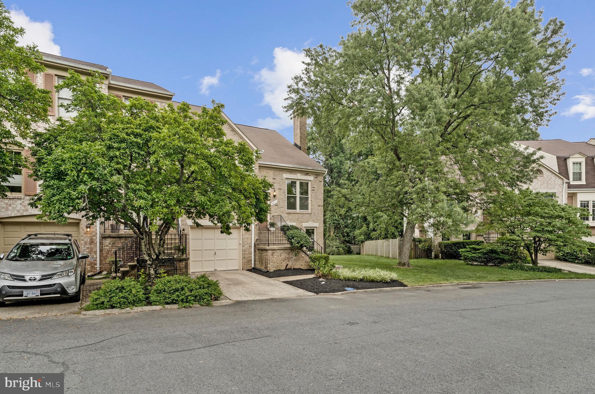 3011 OAKTON MEADOWS COURT