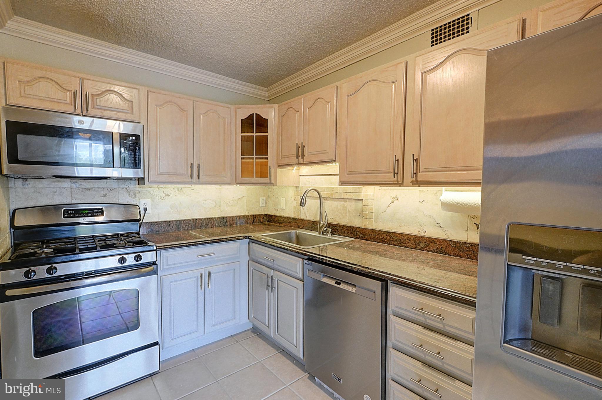 PROMENADE TOWERS - Residential