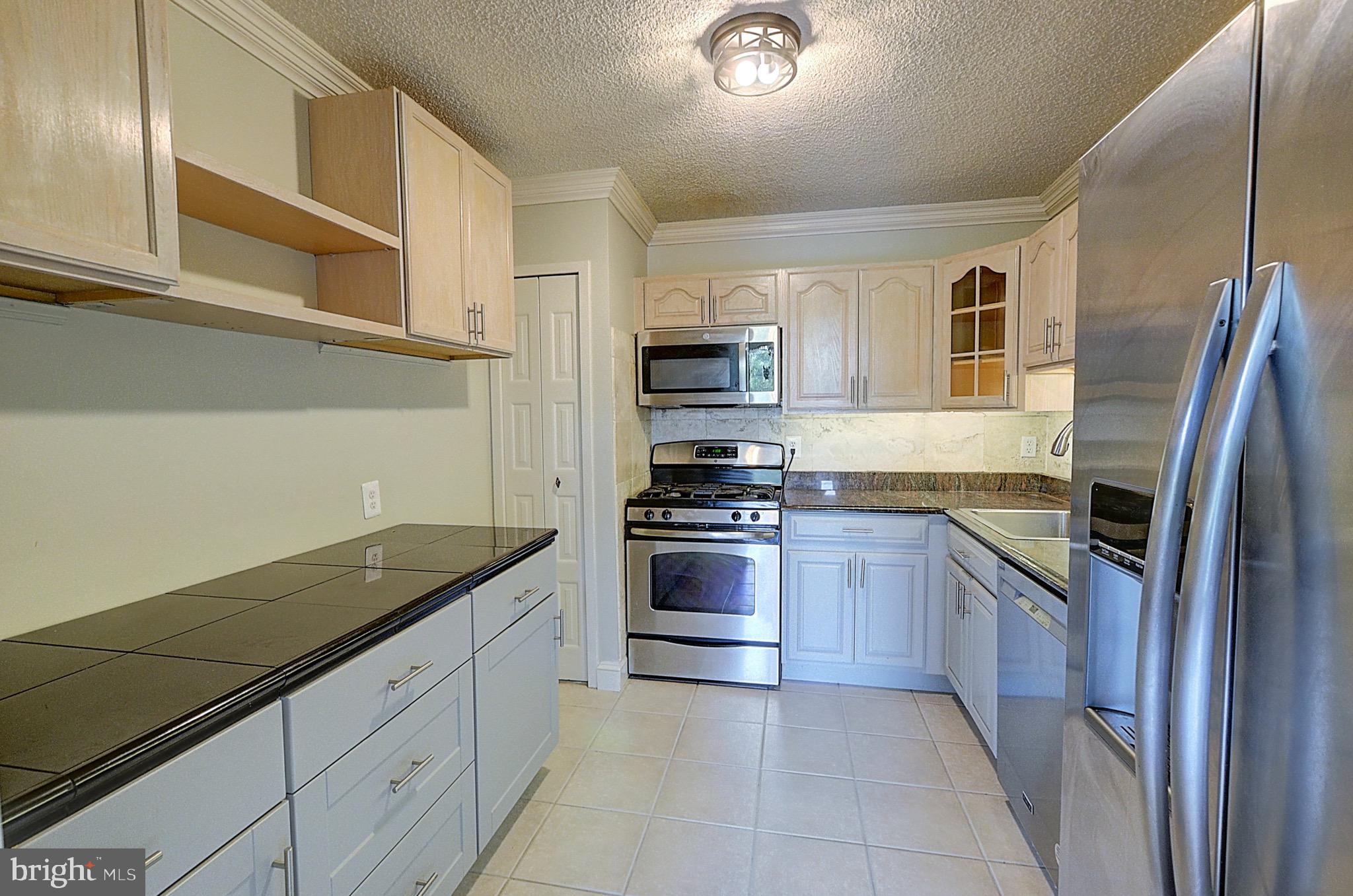 PROMENADE TOWERS - Residential