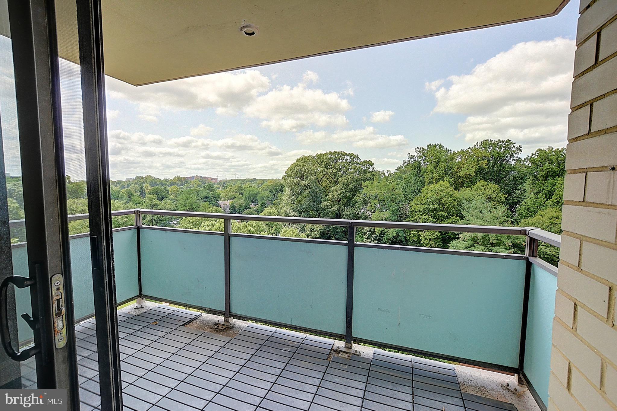 PROMENADE TOWERS - Residential