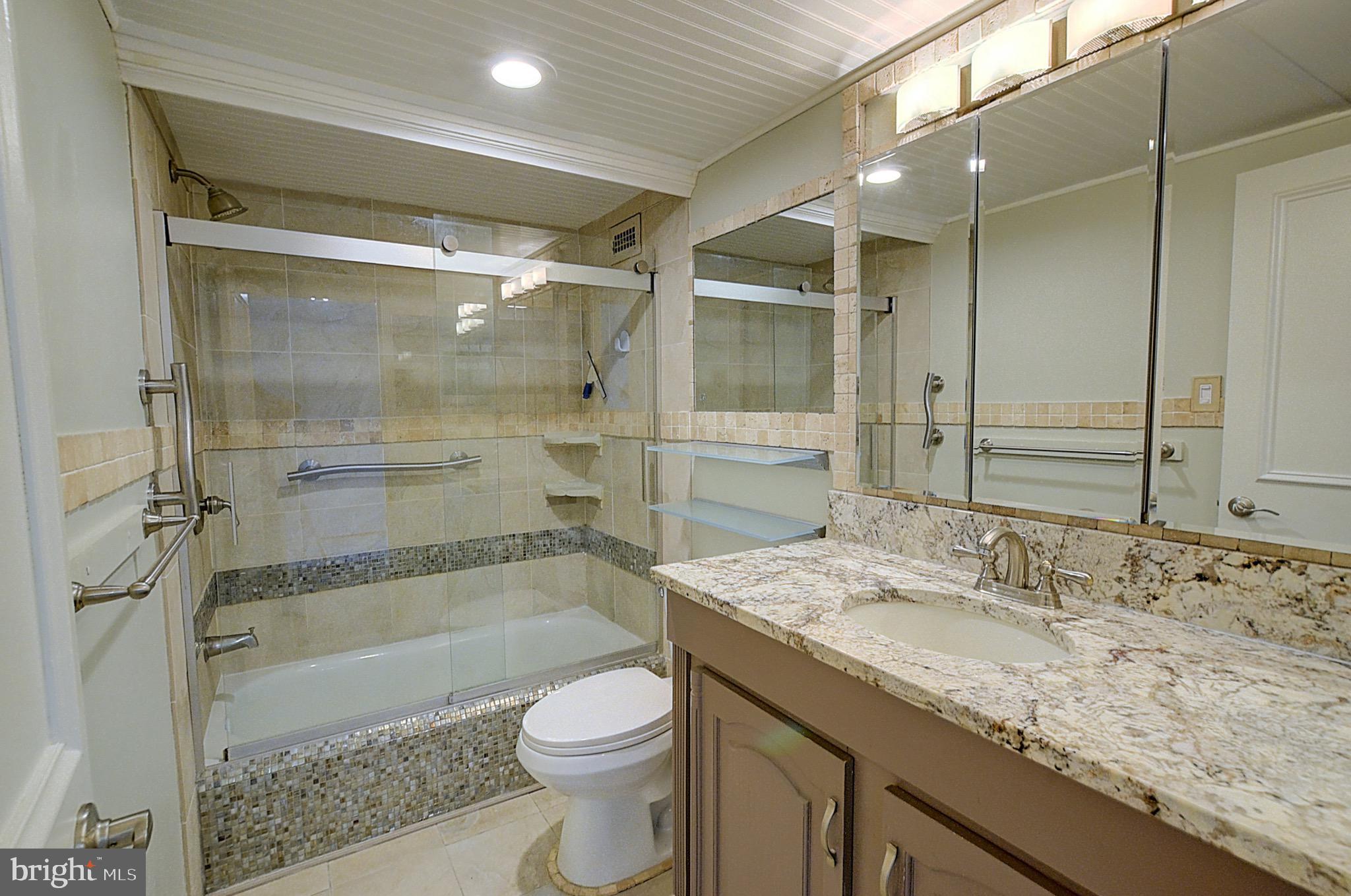 PROMENADE TOWERS - Residential