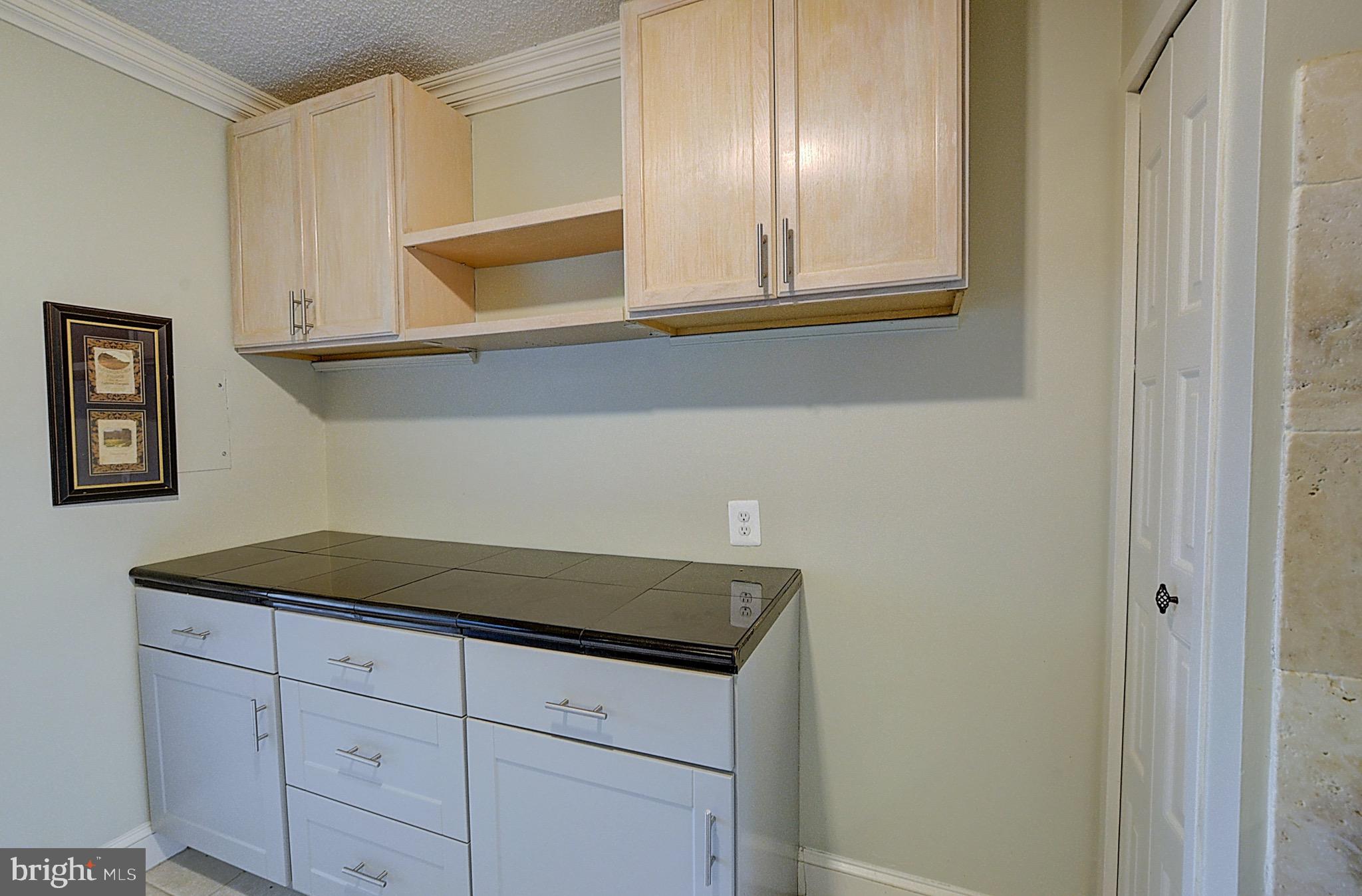 PROMENADE TOWERS - Residential