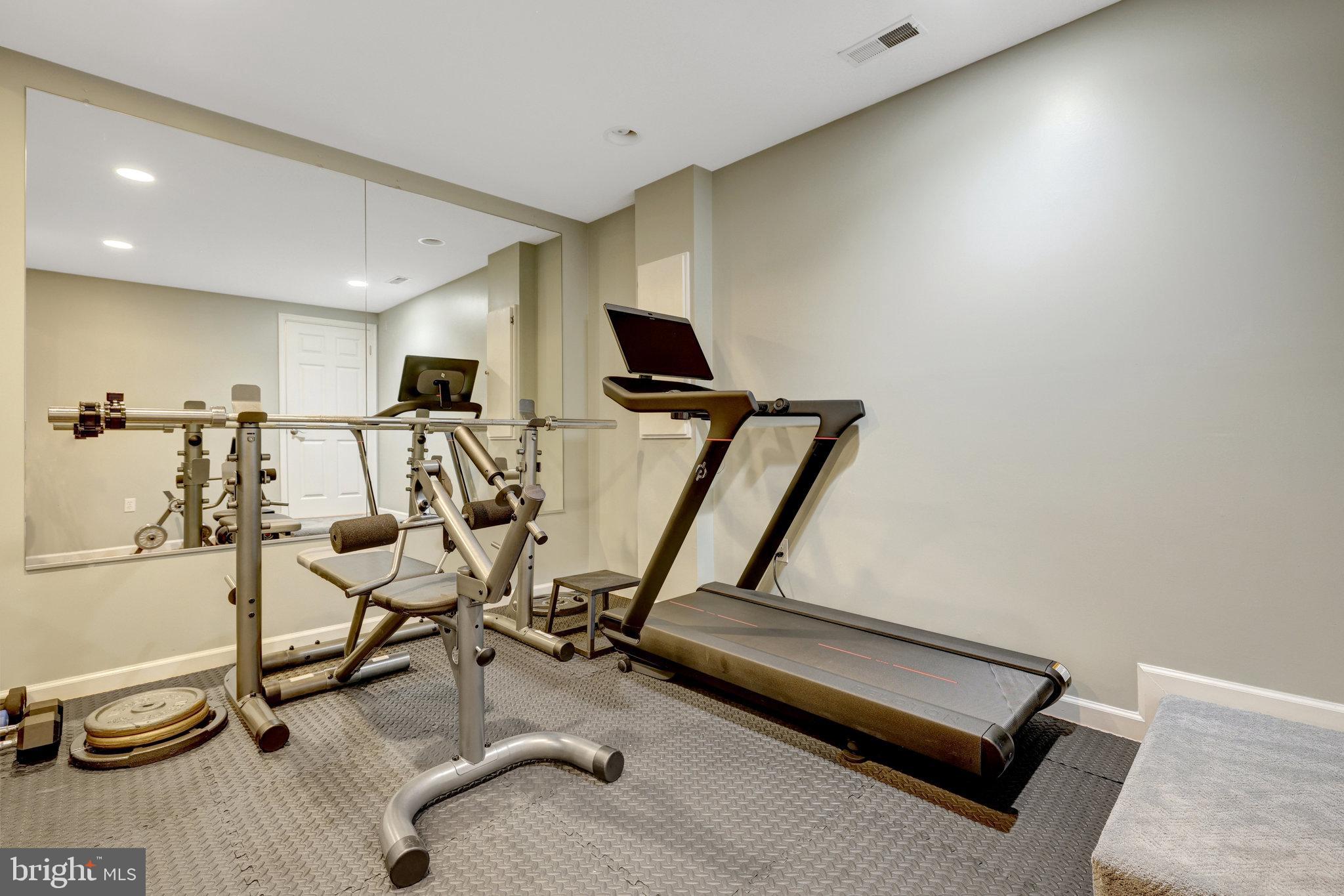 SHOUSE VILLAGE - Residential