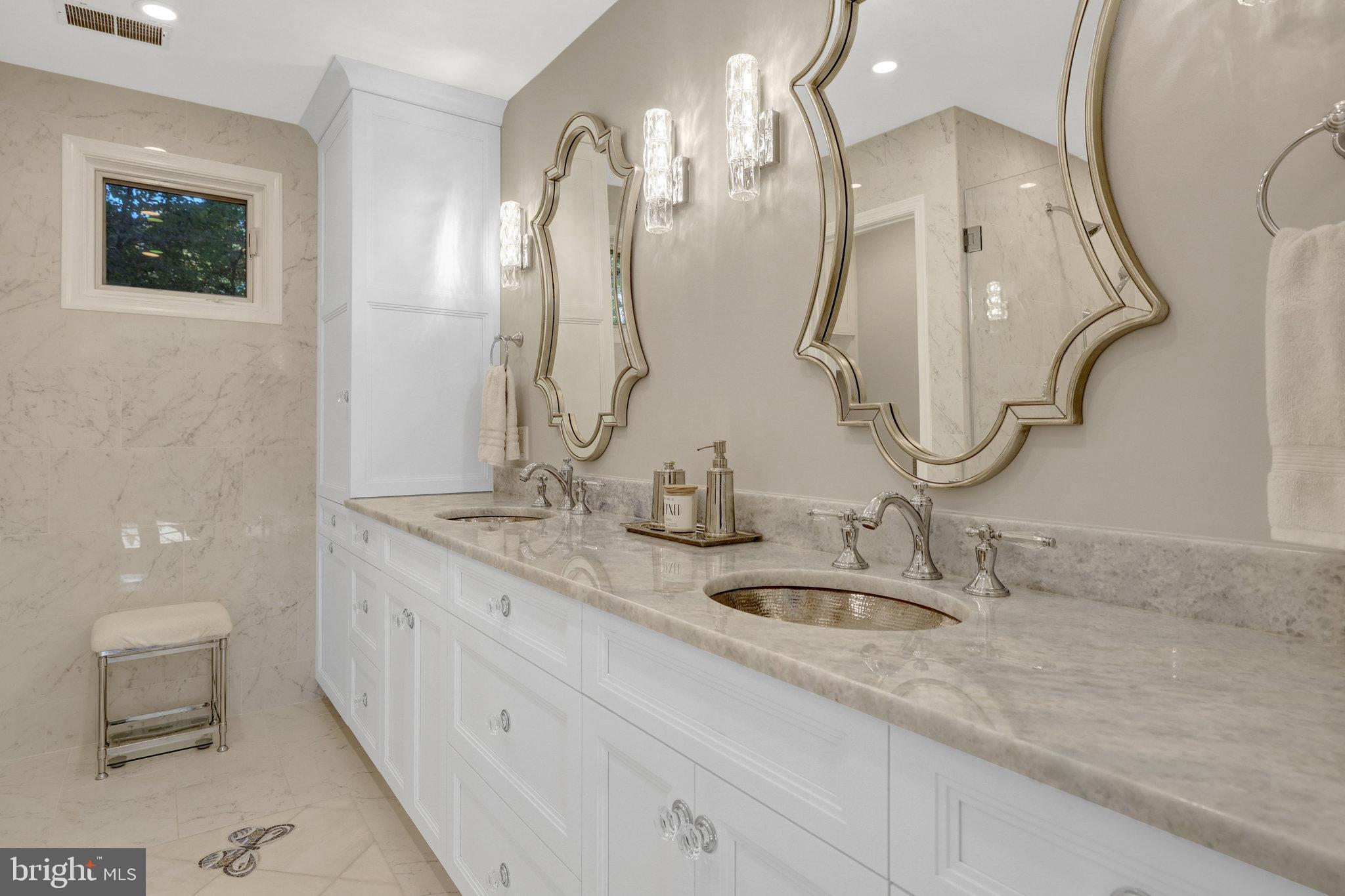 SHOUSE VILLAGE - Residential