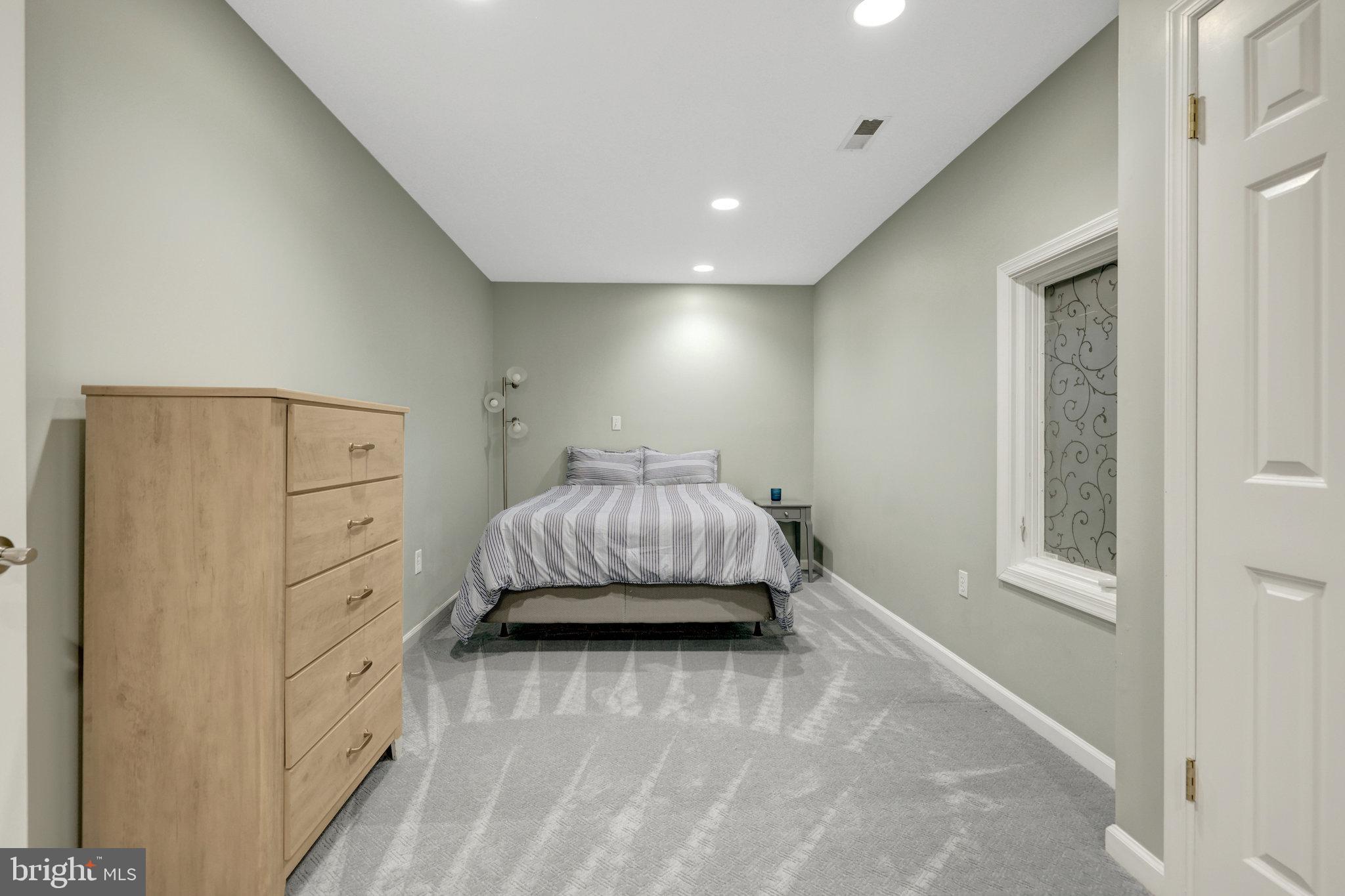 SHOUSE VILLAGE - Residential