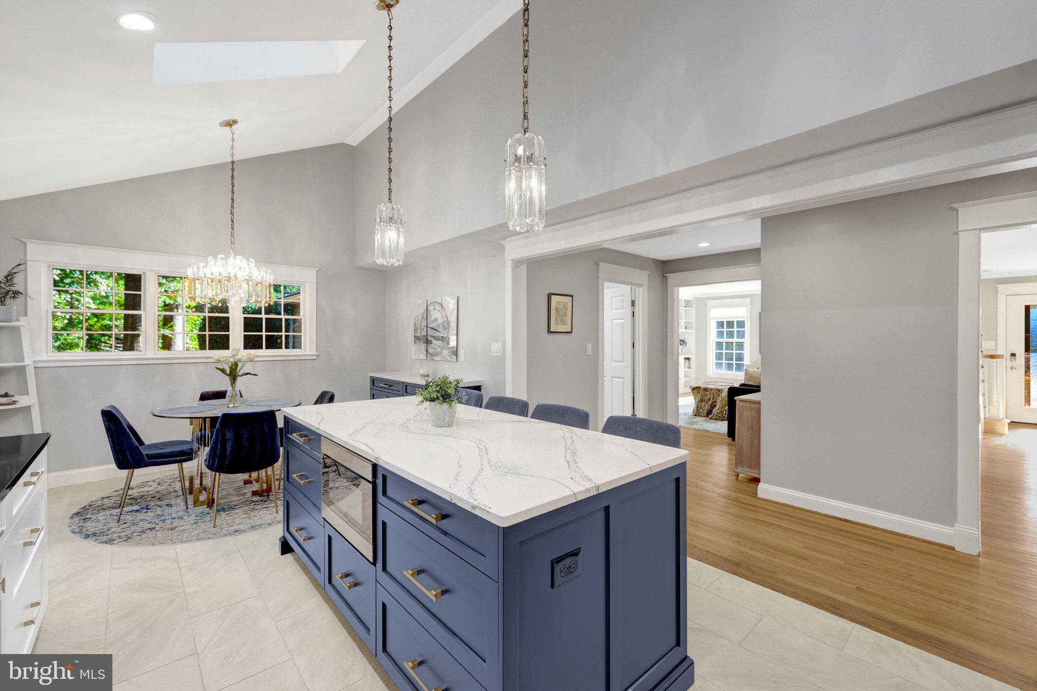 SHOUSE VILLAGE - Residential