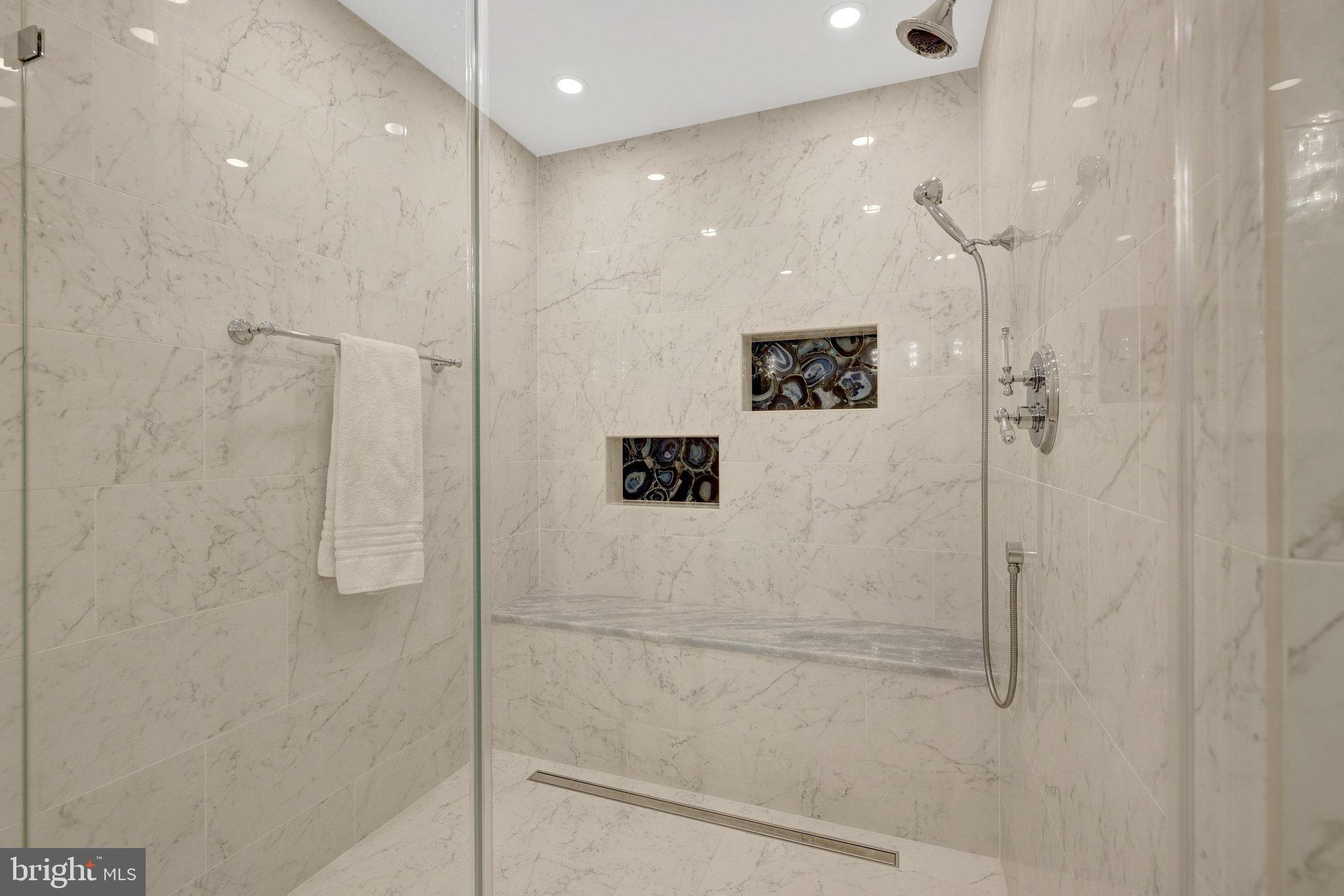 SHOUSE VILLAGE - Residential