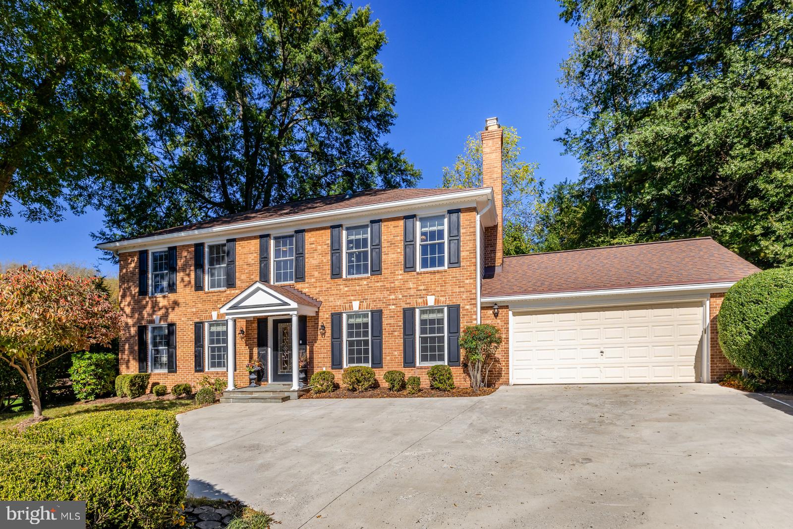 SHOUSE VILLAGE - Residential