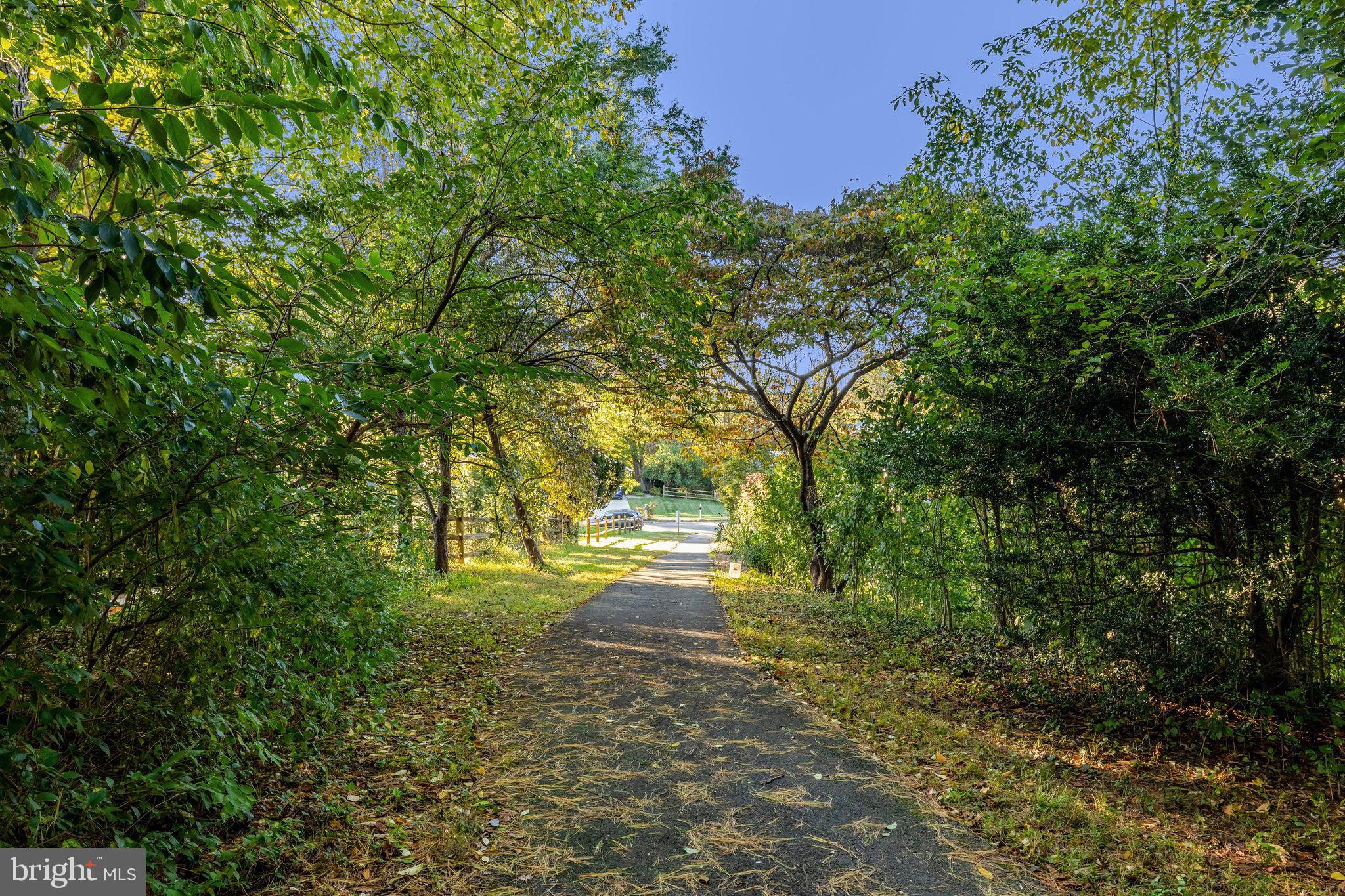 SHOUSE VILLAGE - Residential