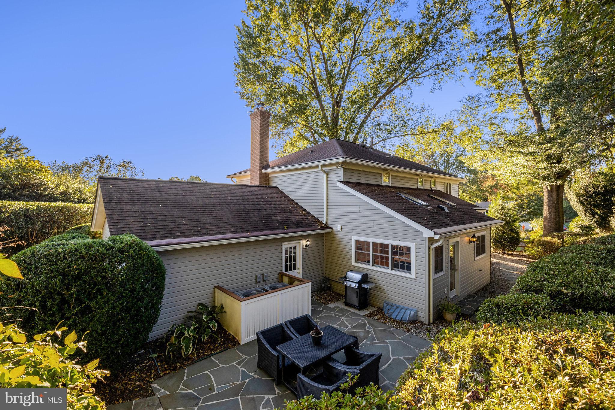 SHOUSE VILLAGE - Residential