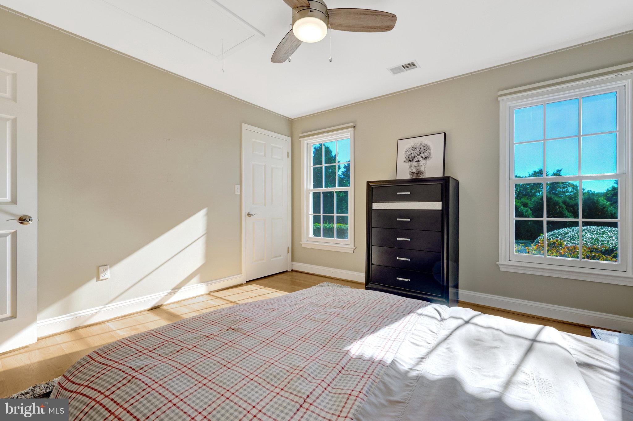 SHOUSE VILLAGE - Residential