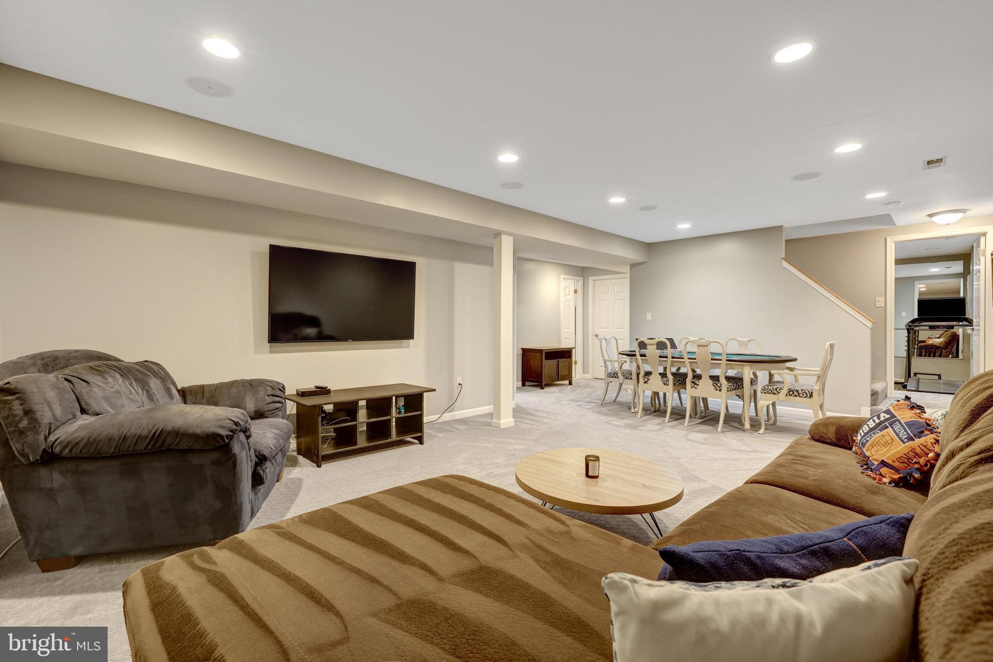 SHOUSE VILLAGE - Residential