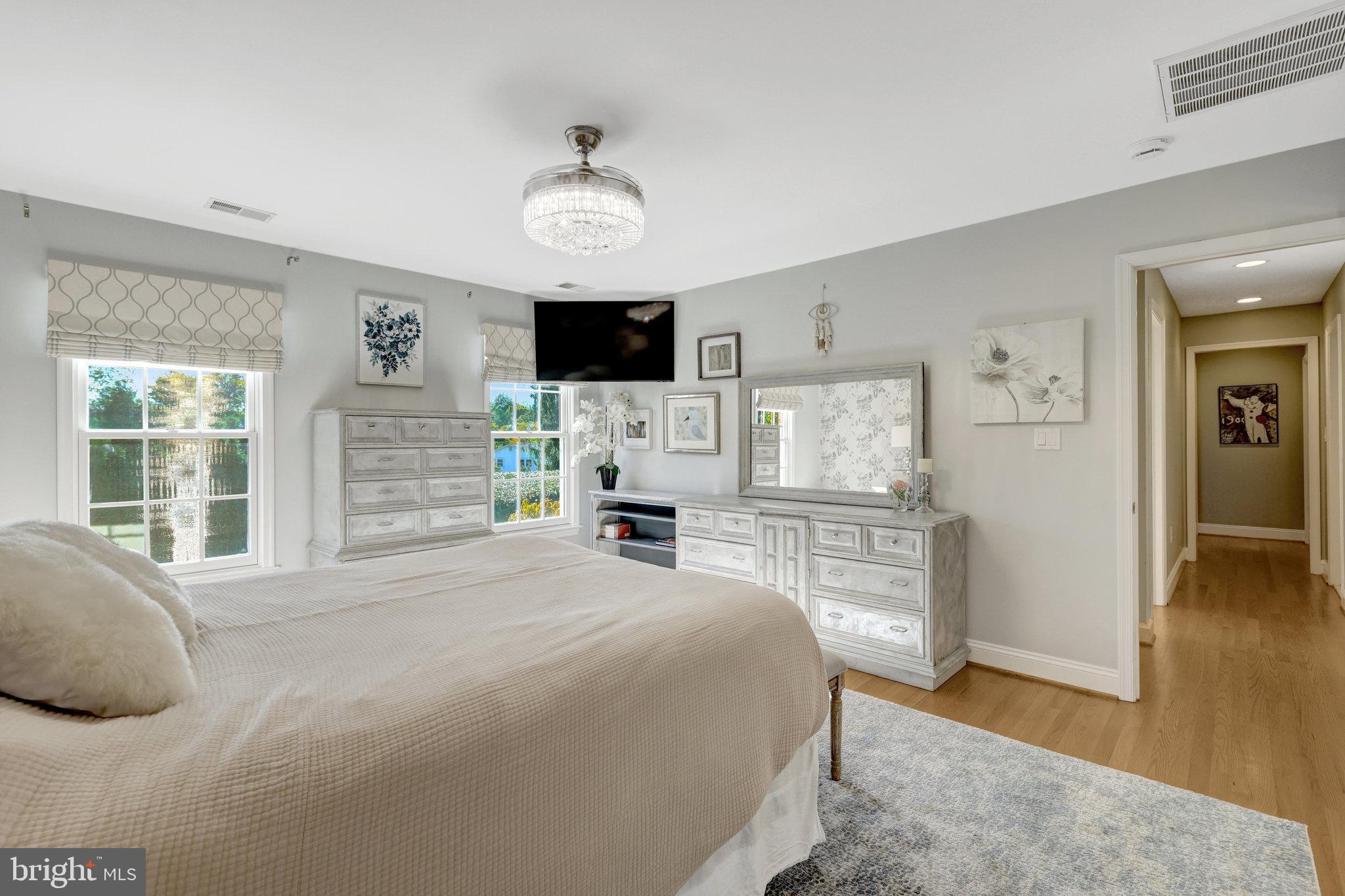 SHOUSE VILLAGE - Residential