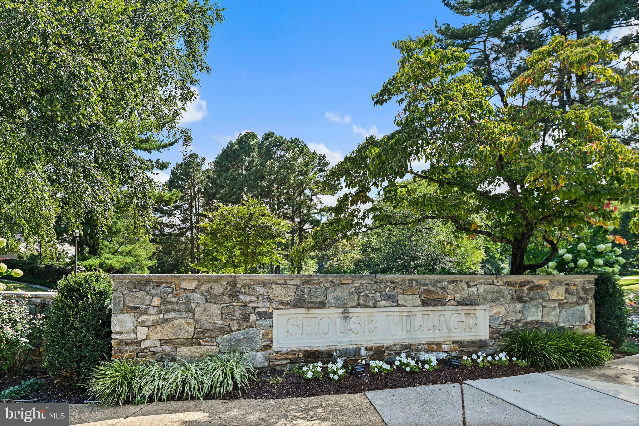 SHOUSE VILLAGE - Residential