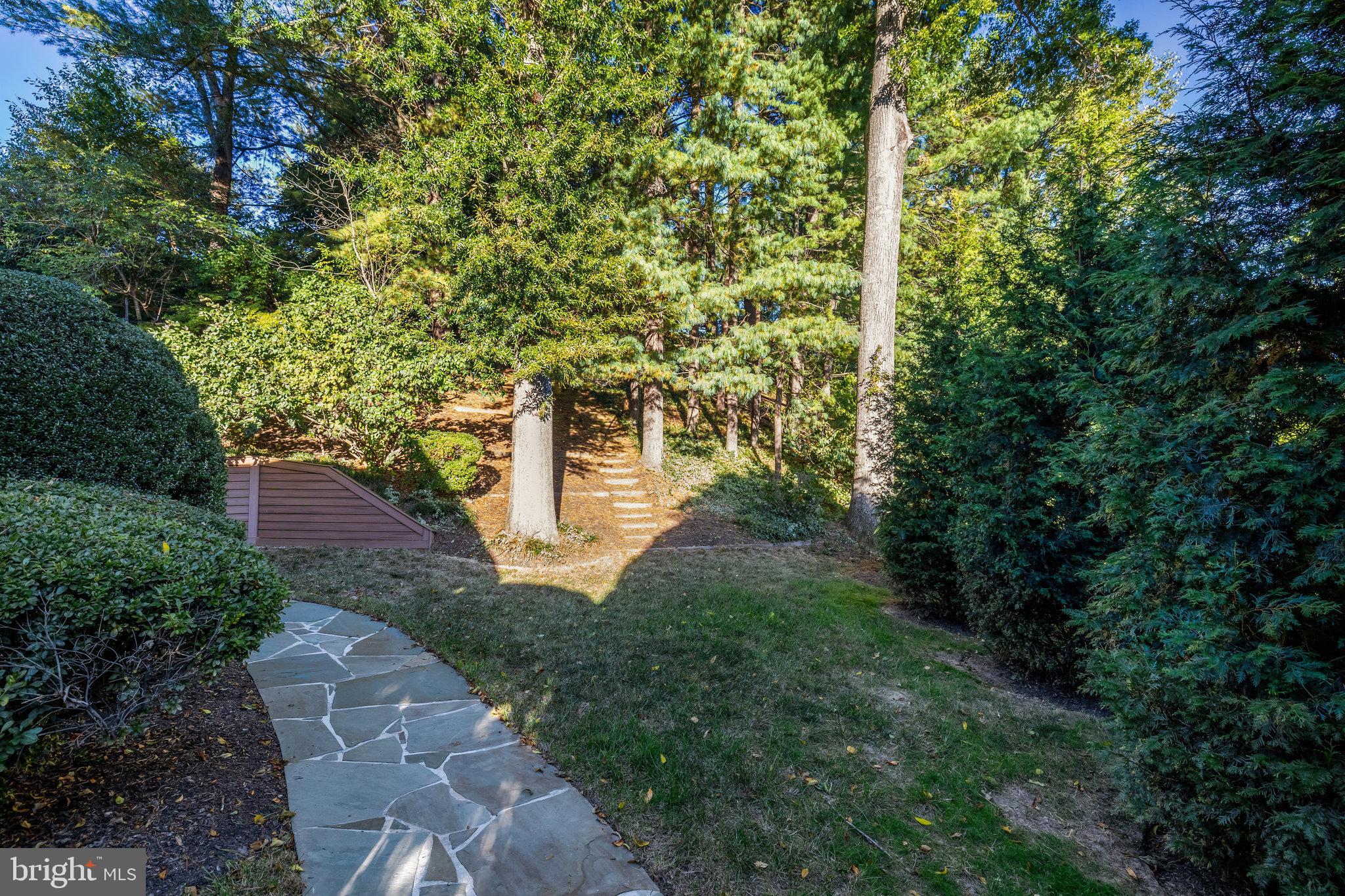 SHOUSE VILLAGE - Residential