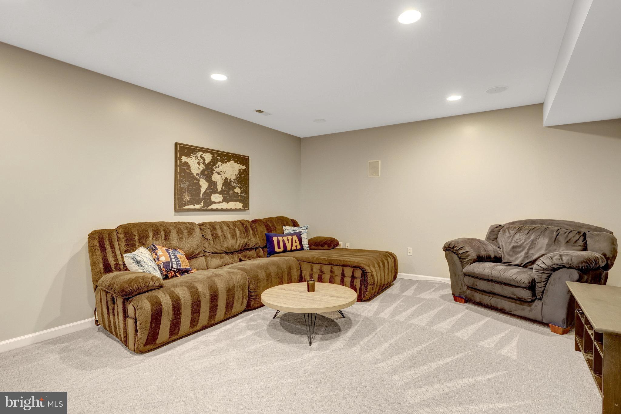 SHOUSE VILLAGE - Residential