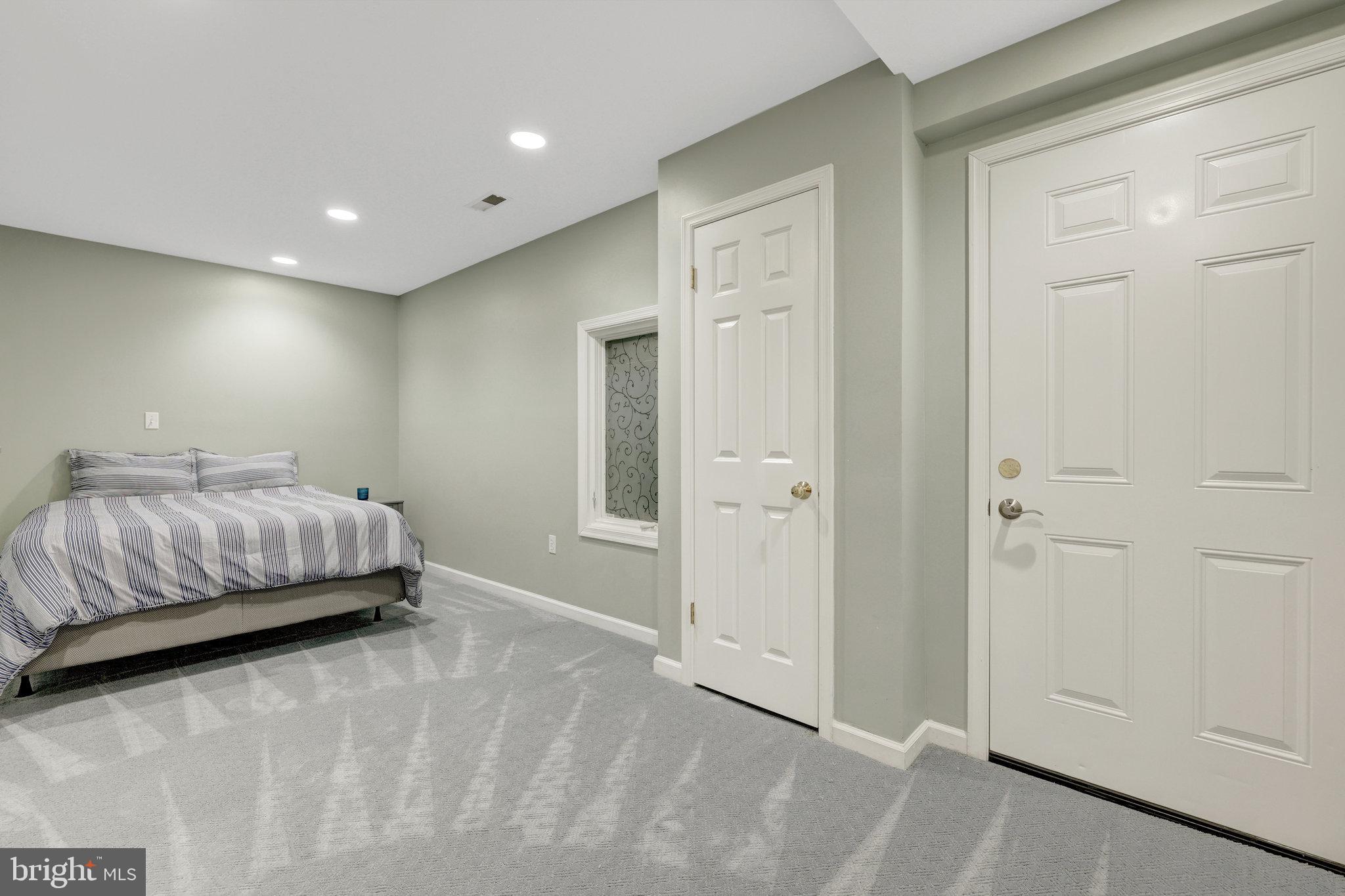 SHOUSE VILLAGE - Residential