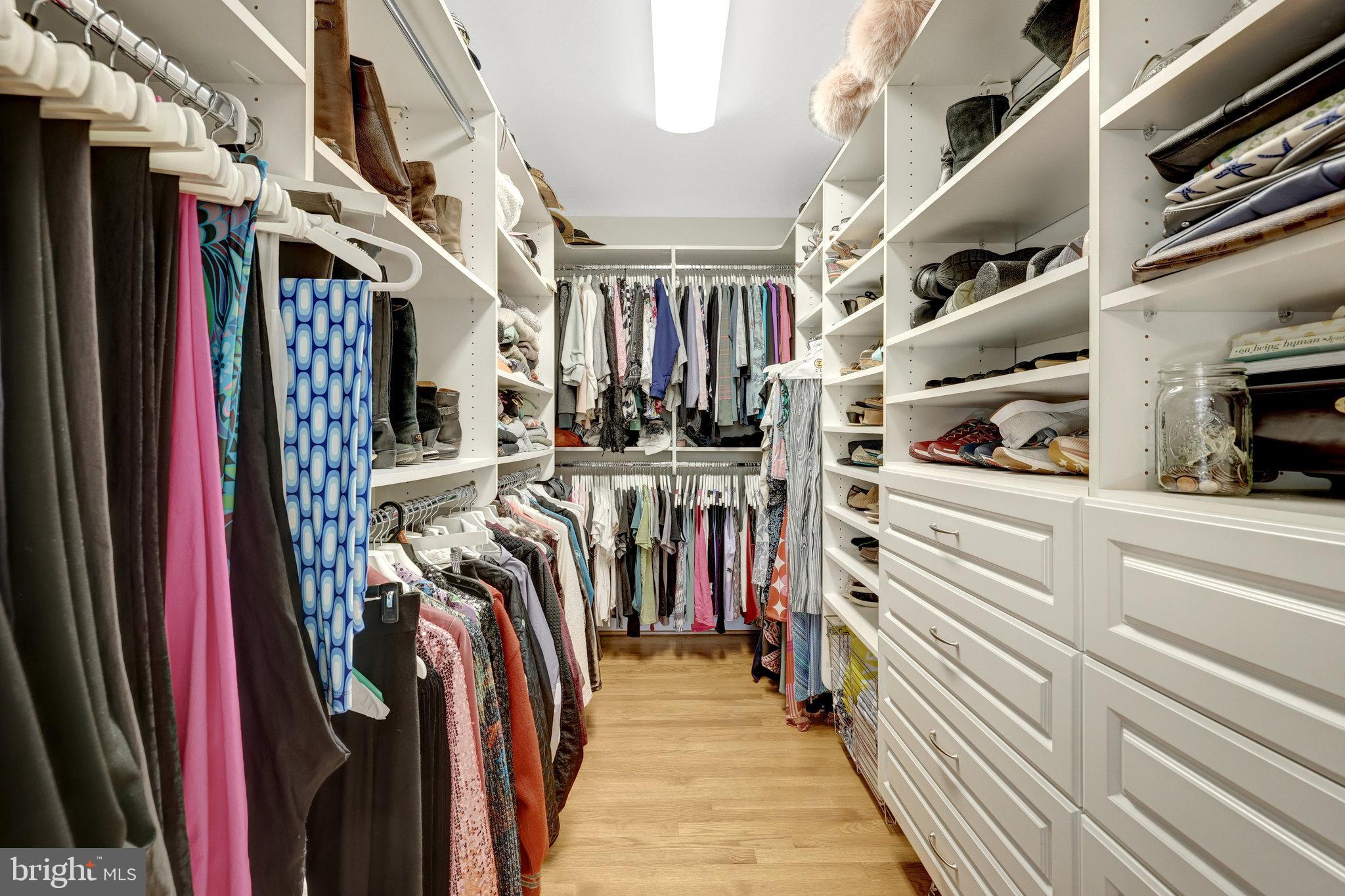 SHOUSE VILLAGE - Residential