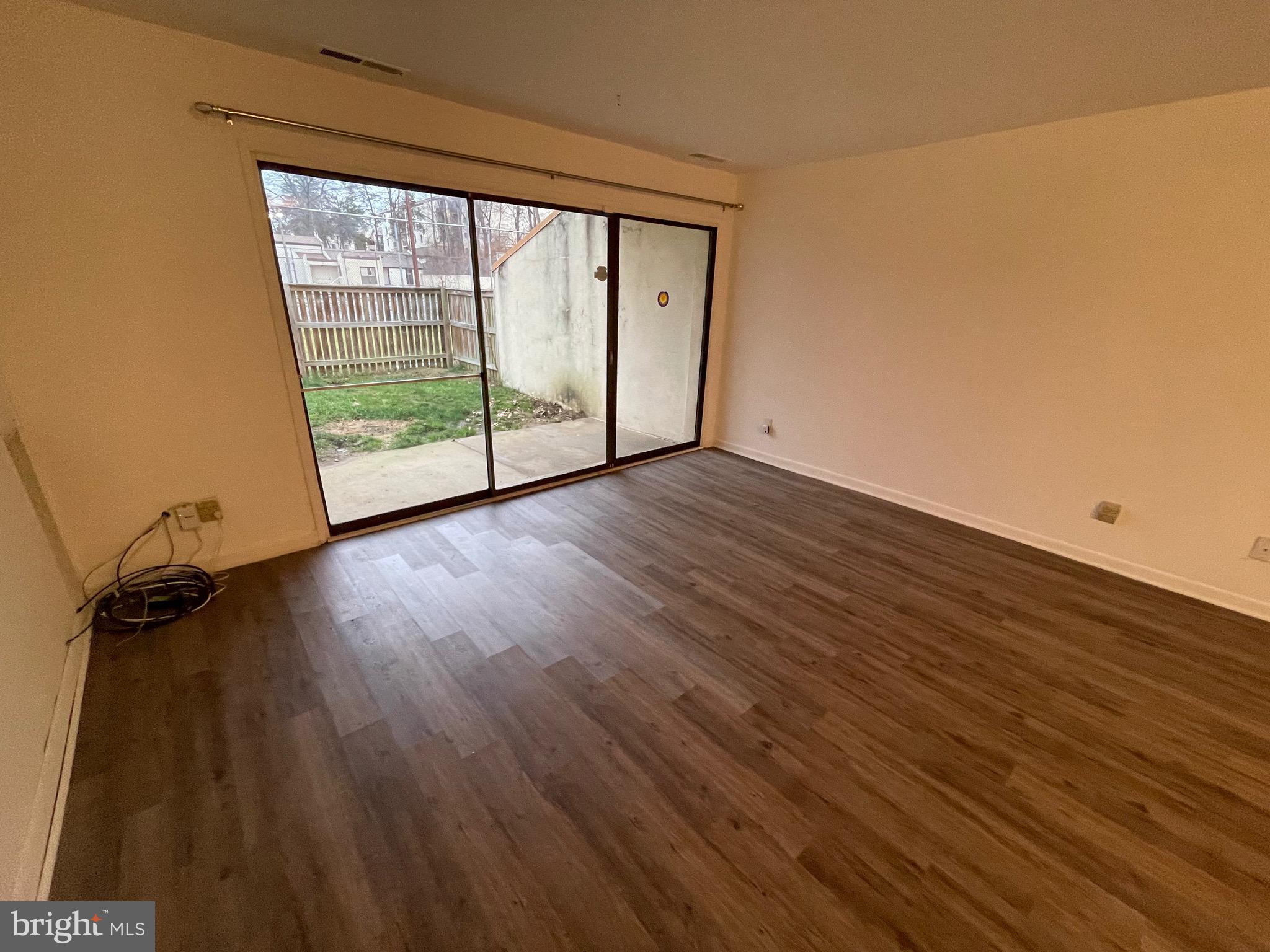 TREETOP CONDO - Residential Lease