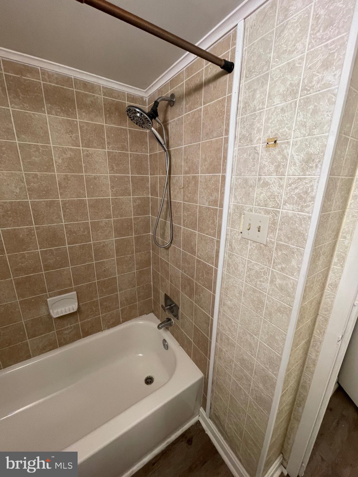 TREETOP CONDO - Residential Lease