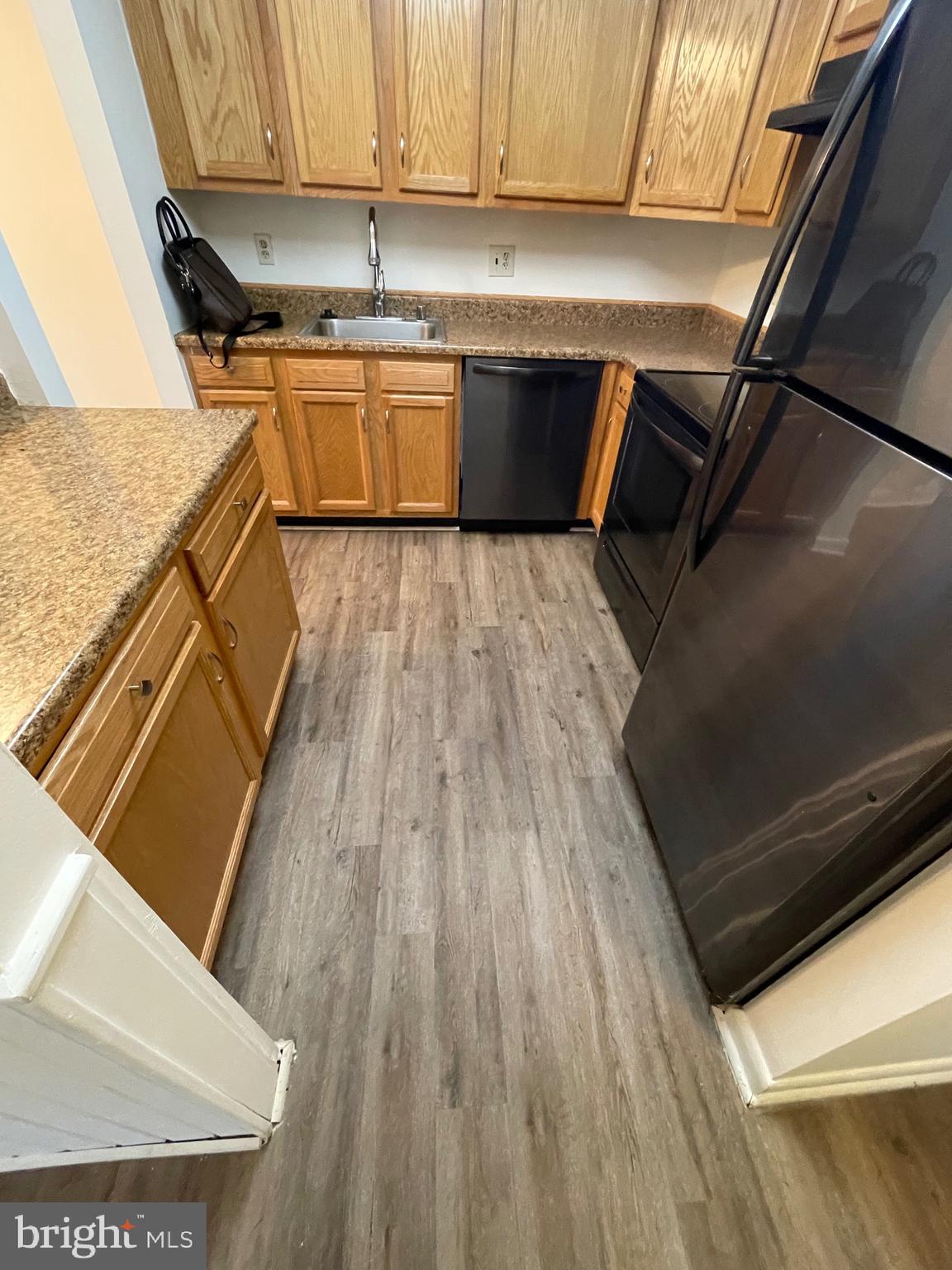 TREETOP CONDO - Residential Lease