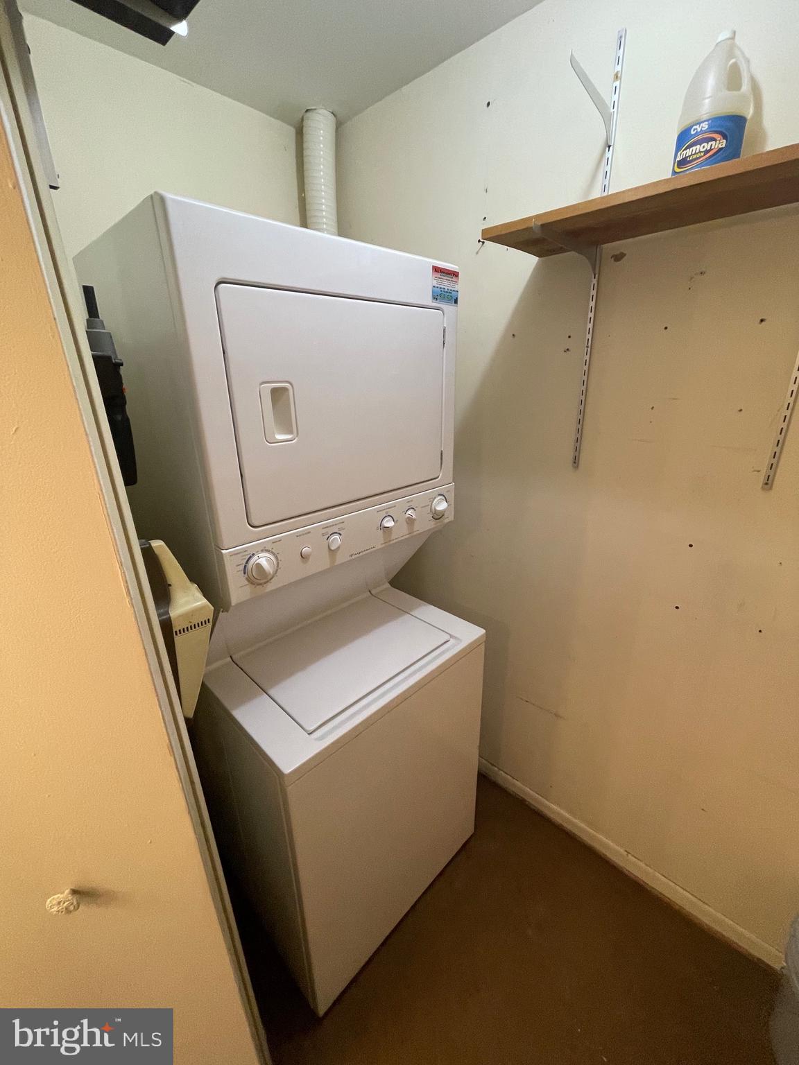 TREETOP CONDO - Residential Lease