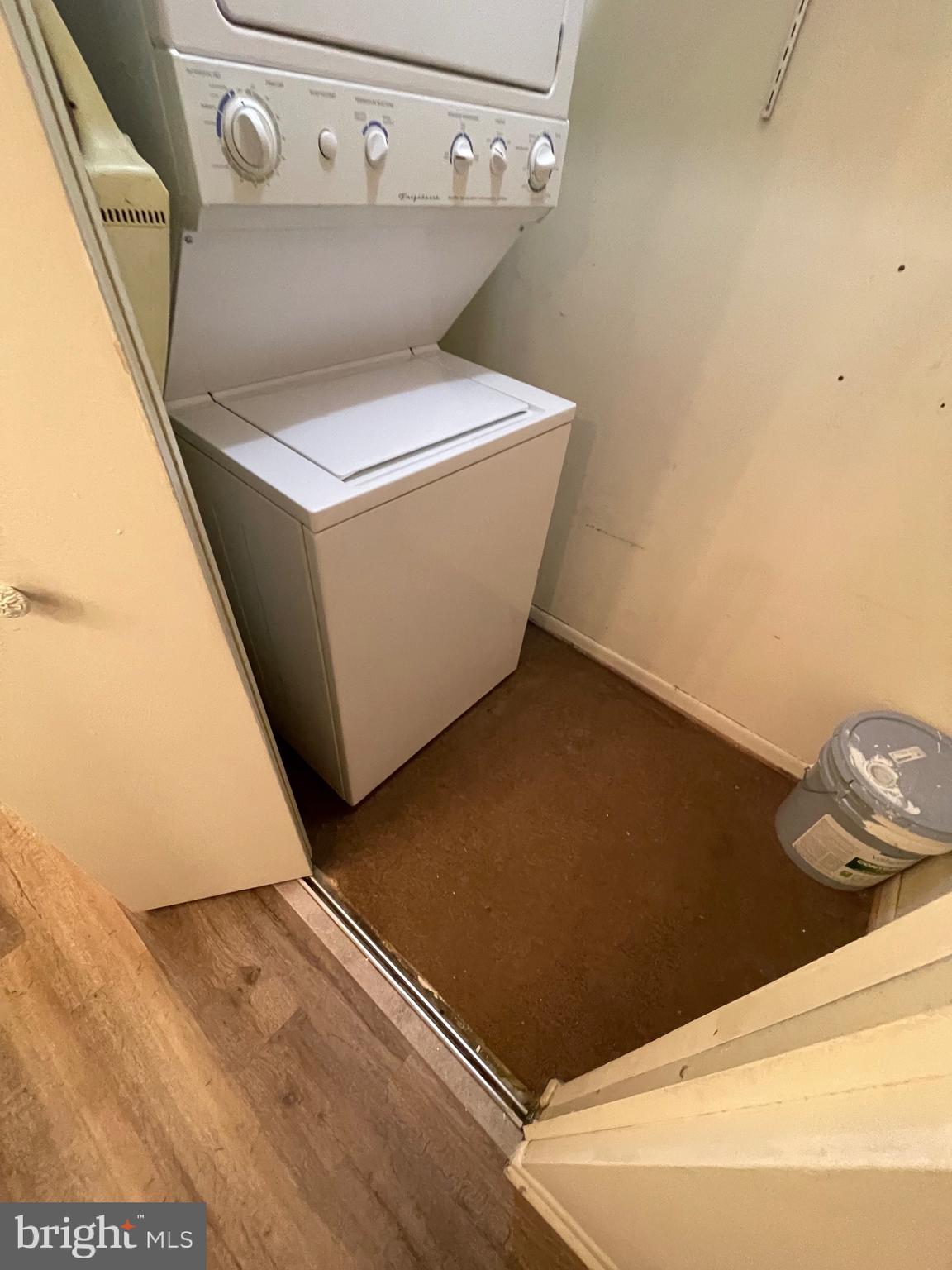 TREETOP CONDO - Residential Lease