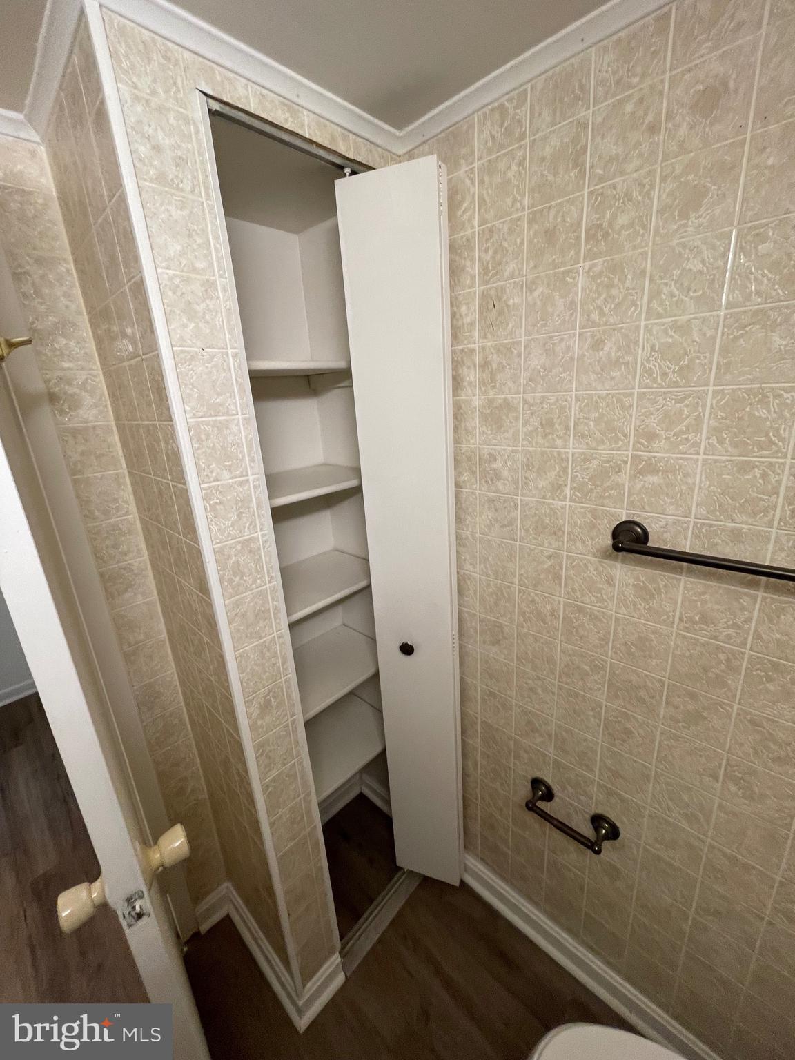 TREETOP CONDO - Residential Lease