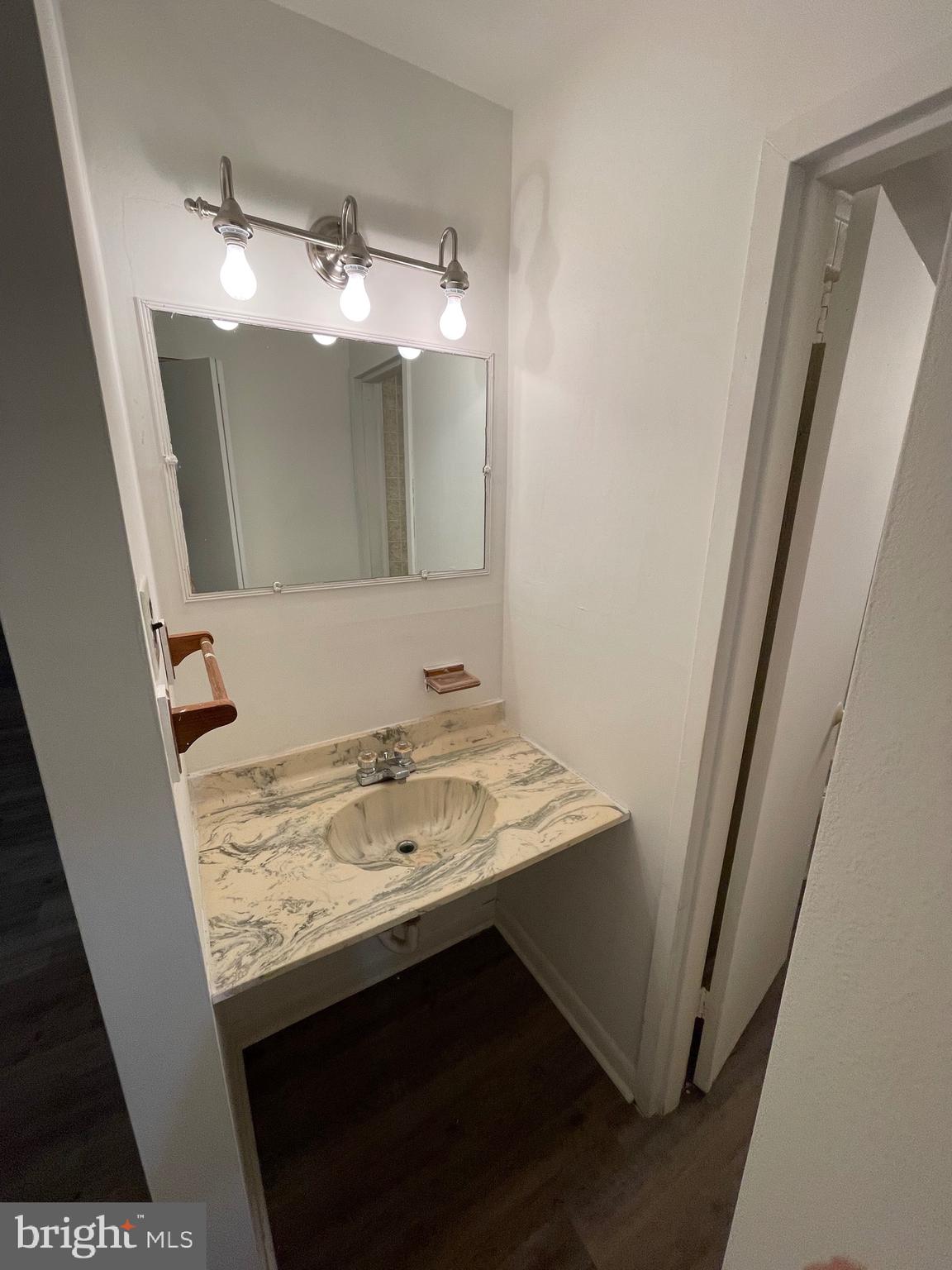 TREETOP CONDO - Residential Lease