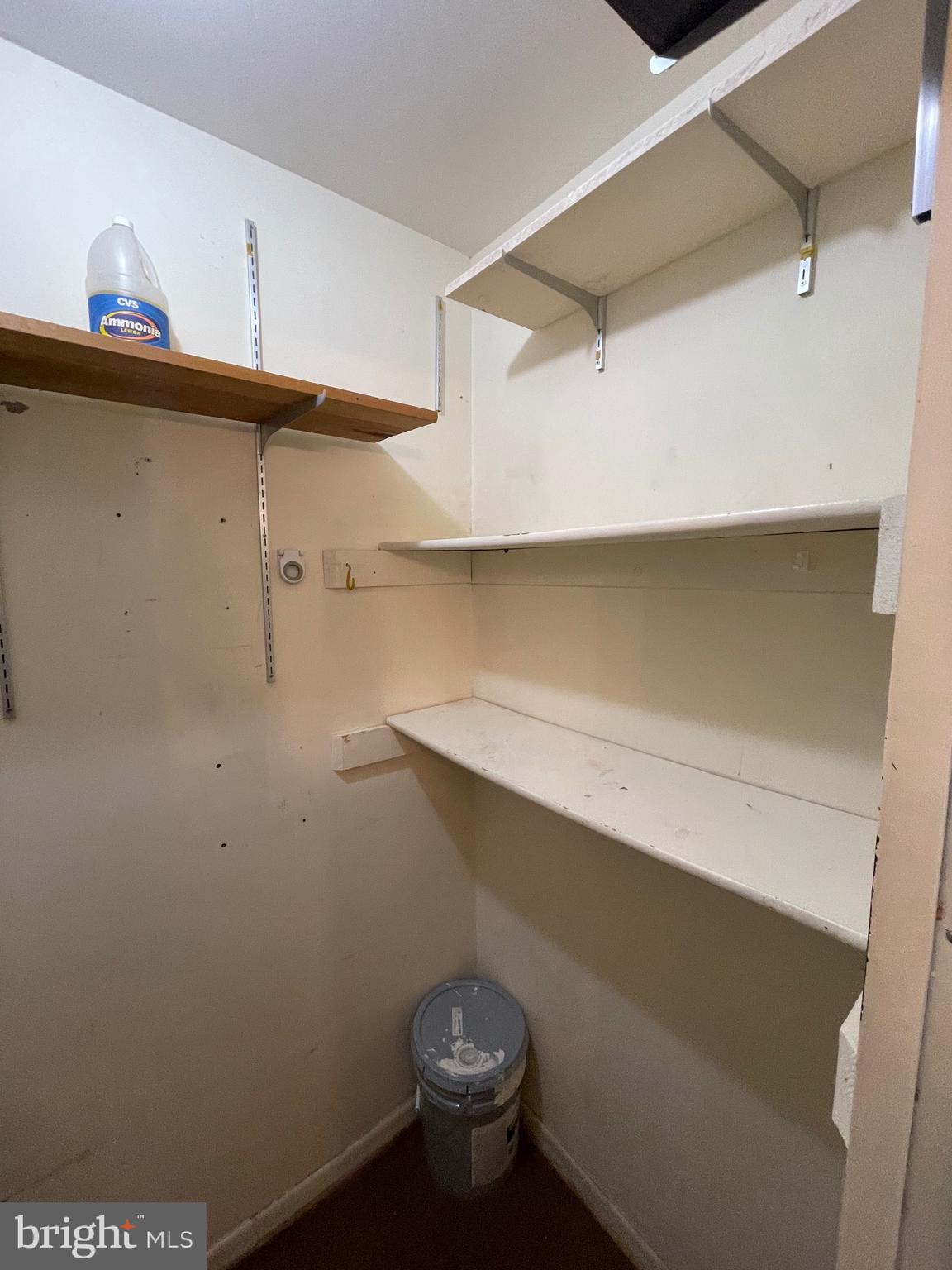 TREETOP CONDO - Residential Lease