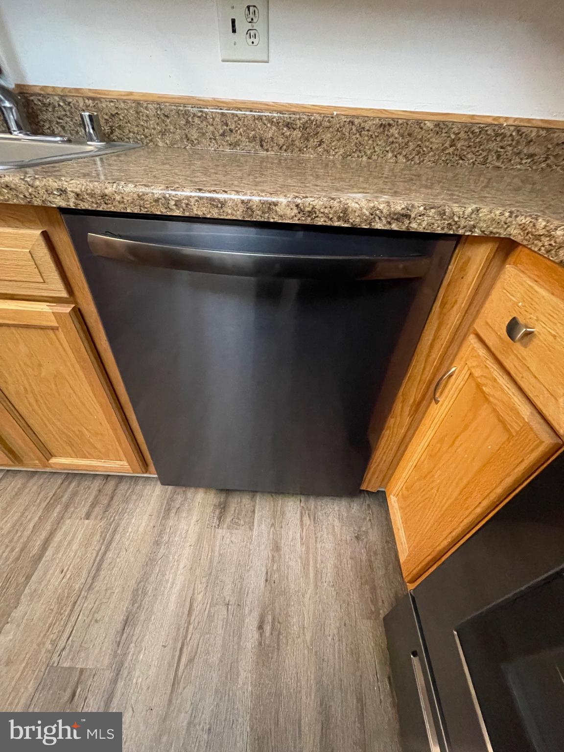 TREETOP CONDO - Residential Lease