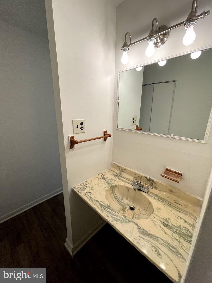 TREETOP CONDO - Residential Lease