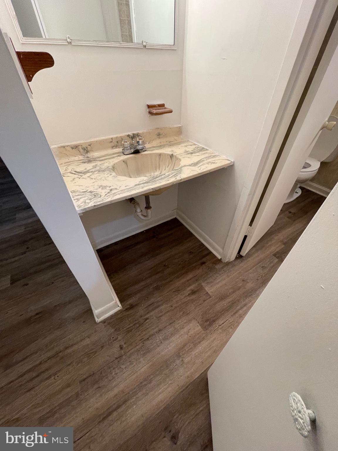 TREETOP CONDO - Residential Lease