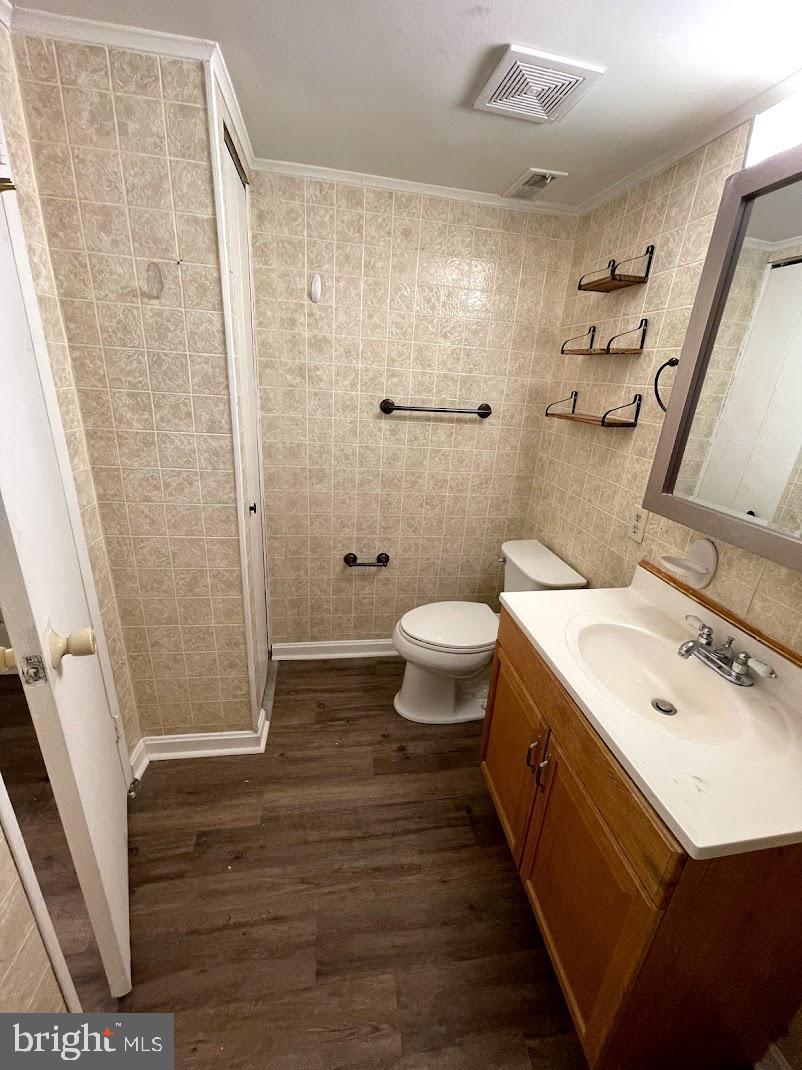 TREETOP CONDO - Residential Lease