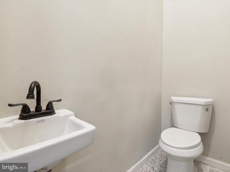 CENTER CITY - Commercial Lease