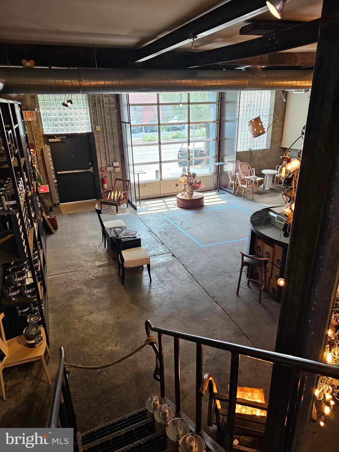 KENSINGTON - Commercial Sale