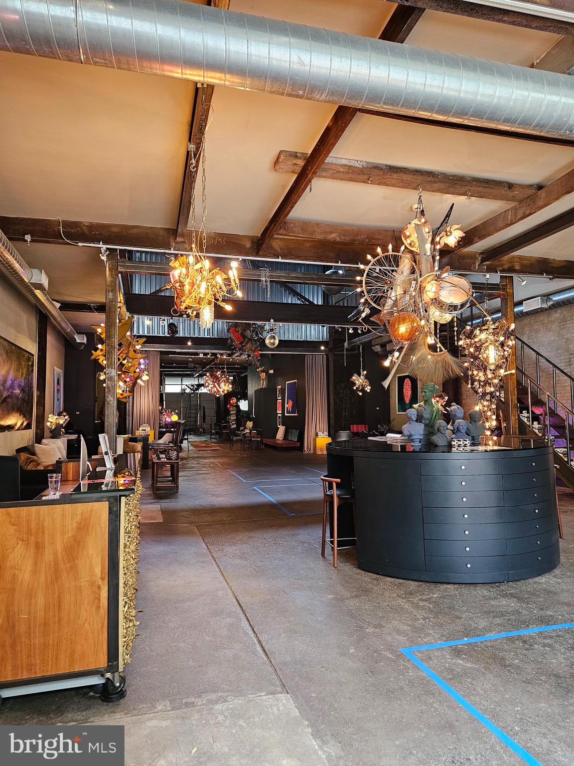 KENSINGTON - Commercial Sale