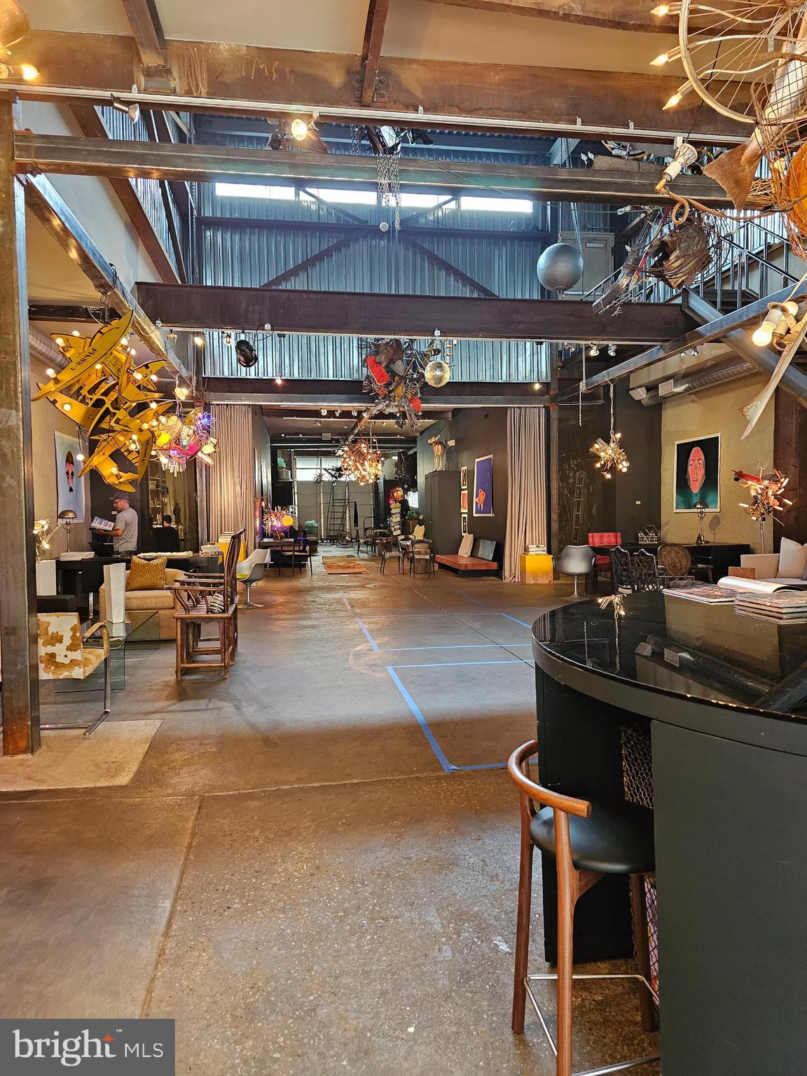 KENSINGTON - Commercial Sale