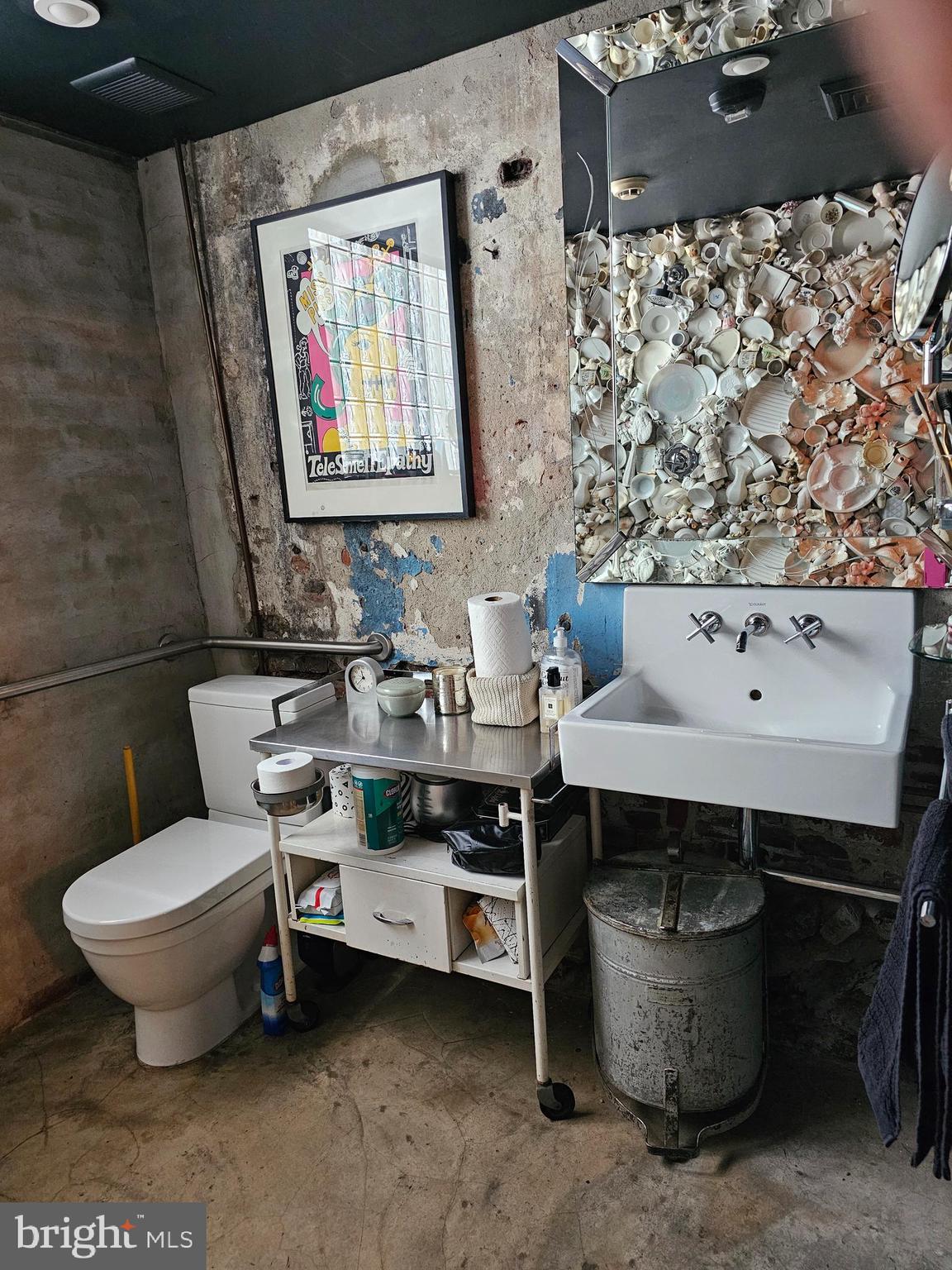 KENSINGTON - Commercial Sale