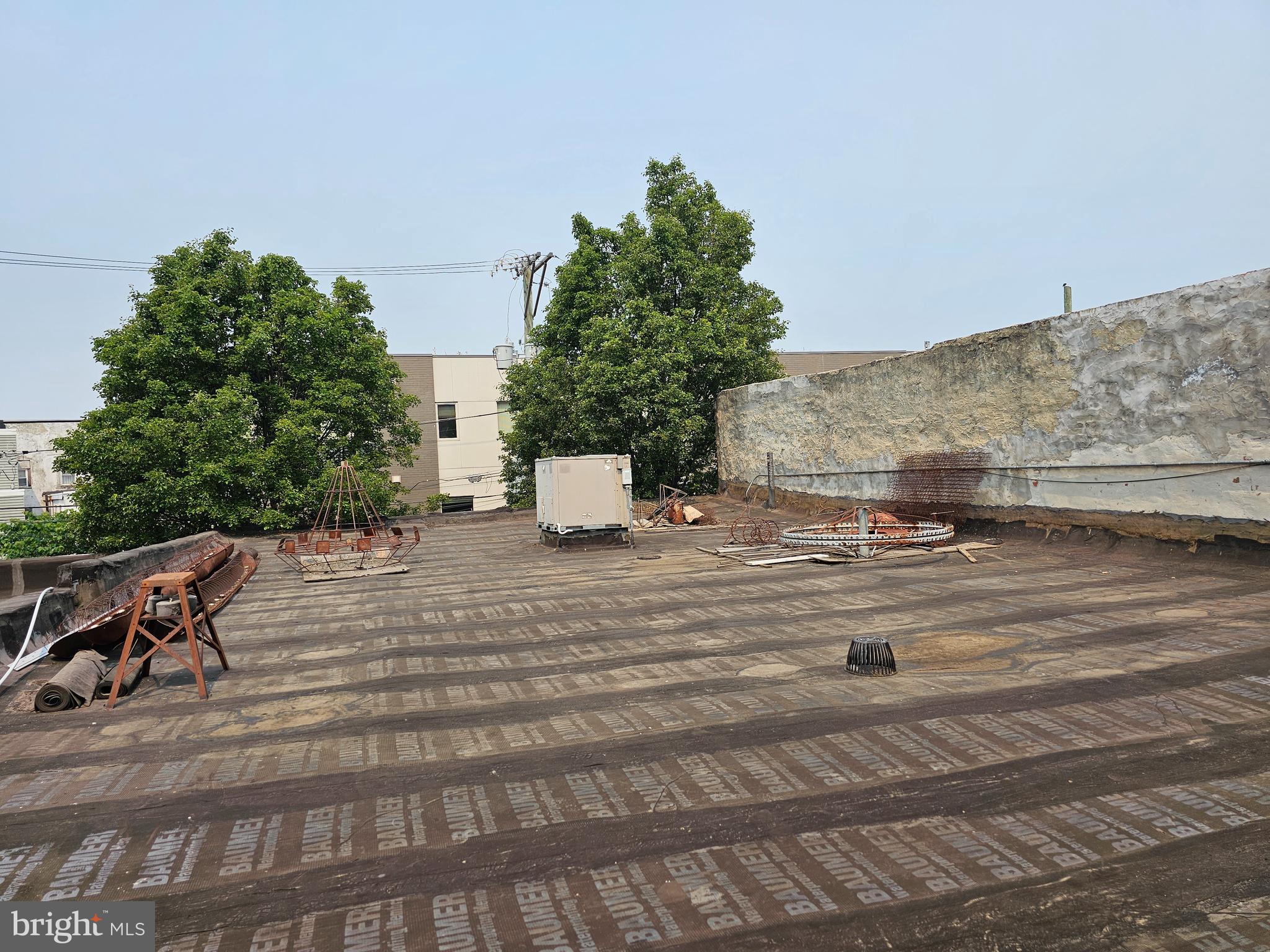 KENSINGTON - Commercial Sale