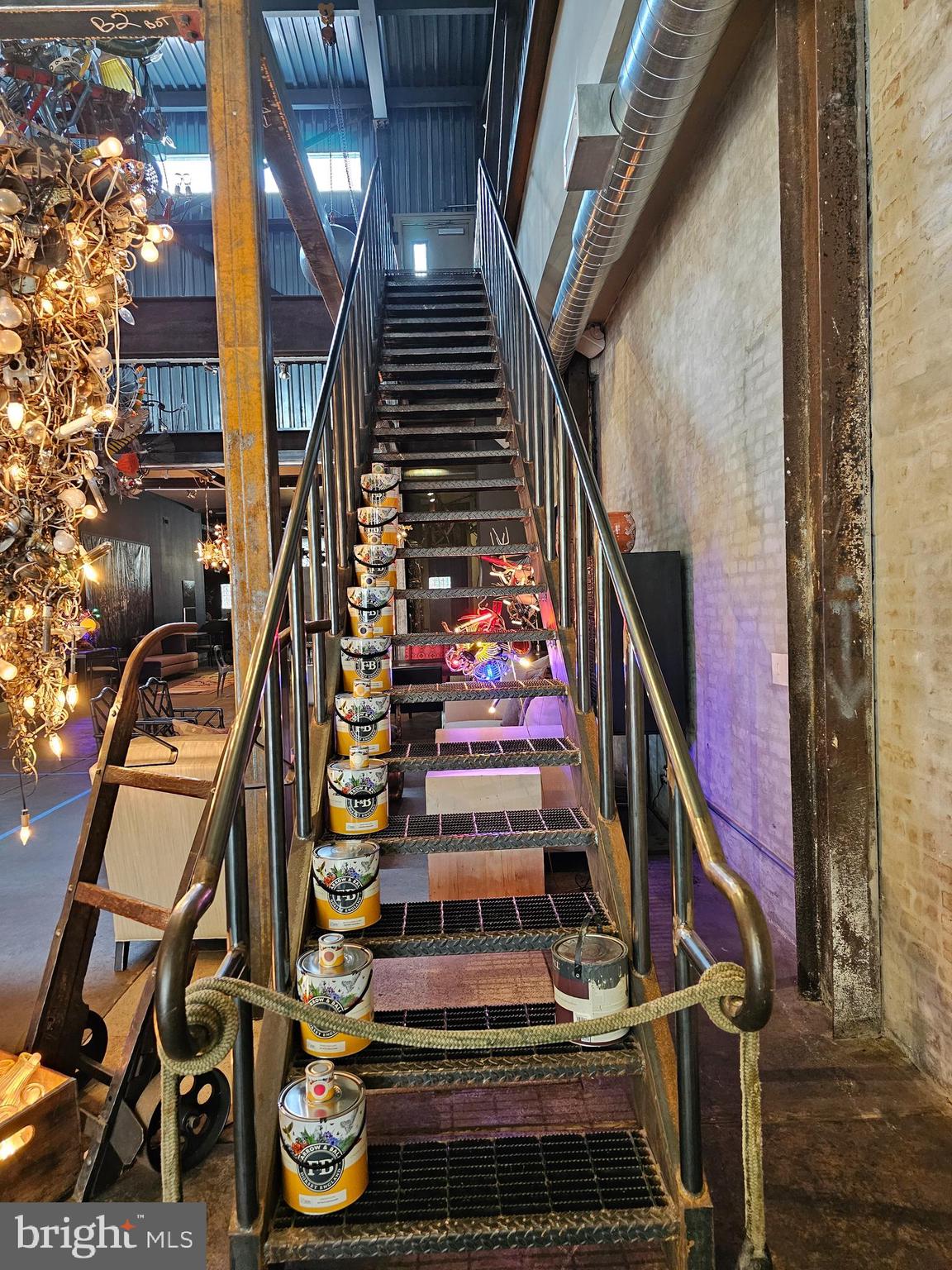 KENSINGTON - Commercial Sale