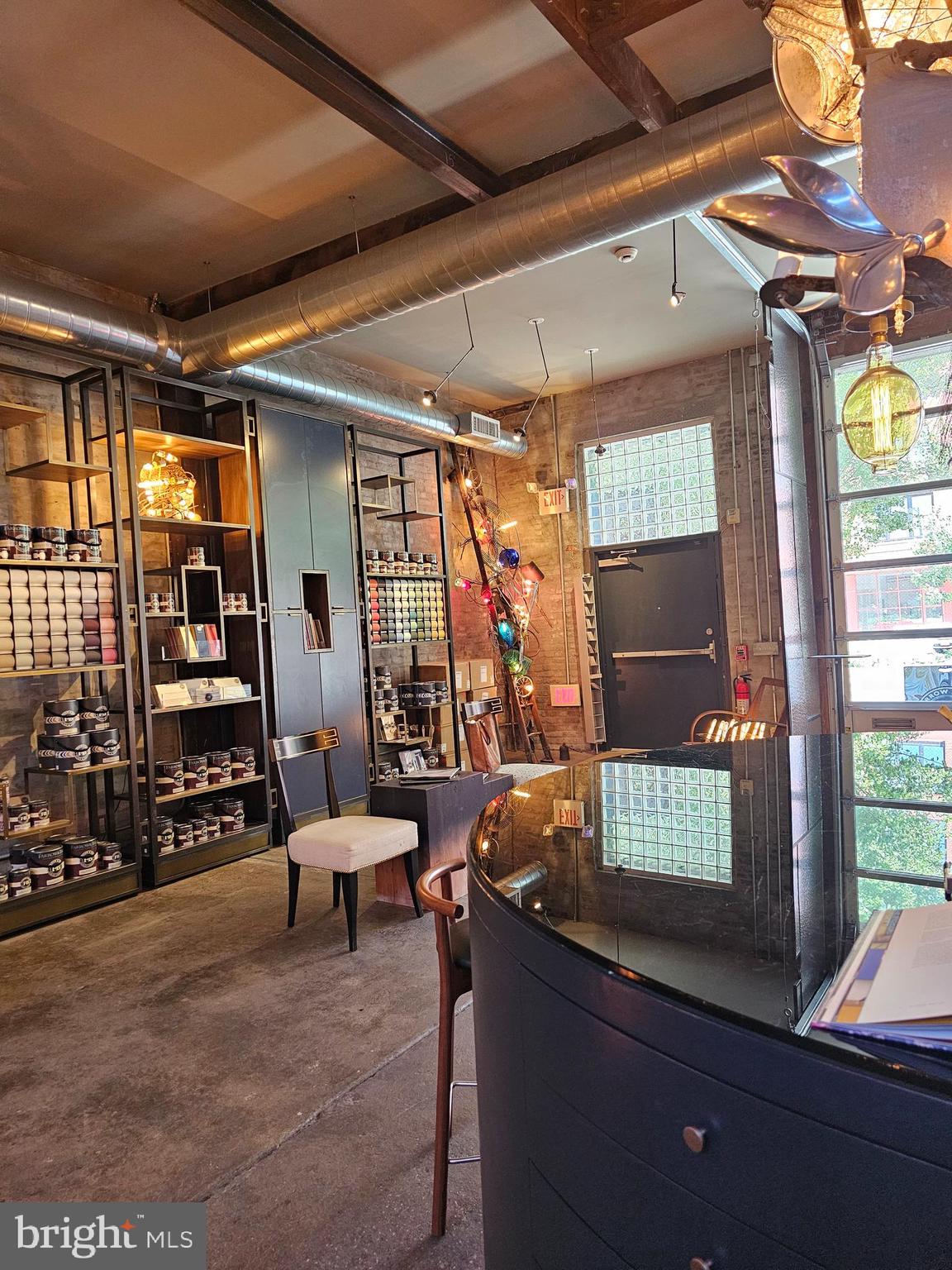 KENSINGTON - Commercial Sale