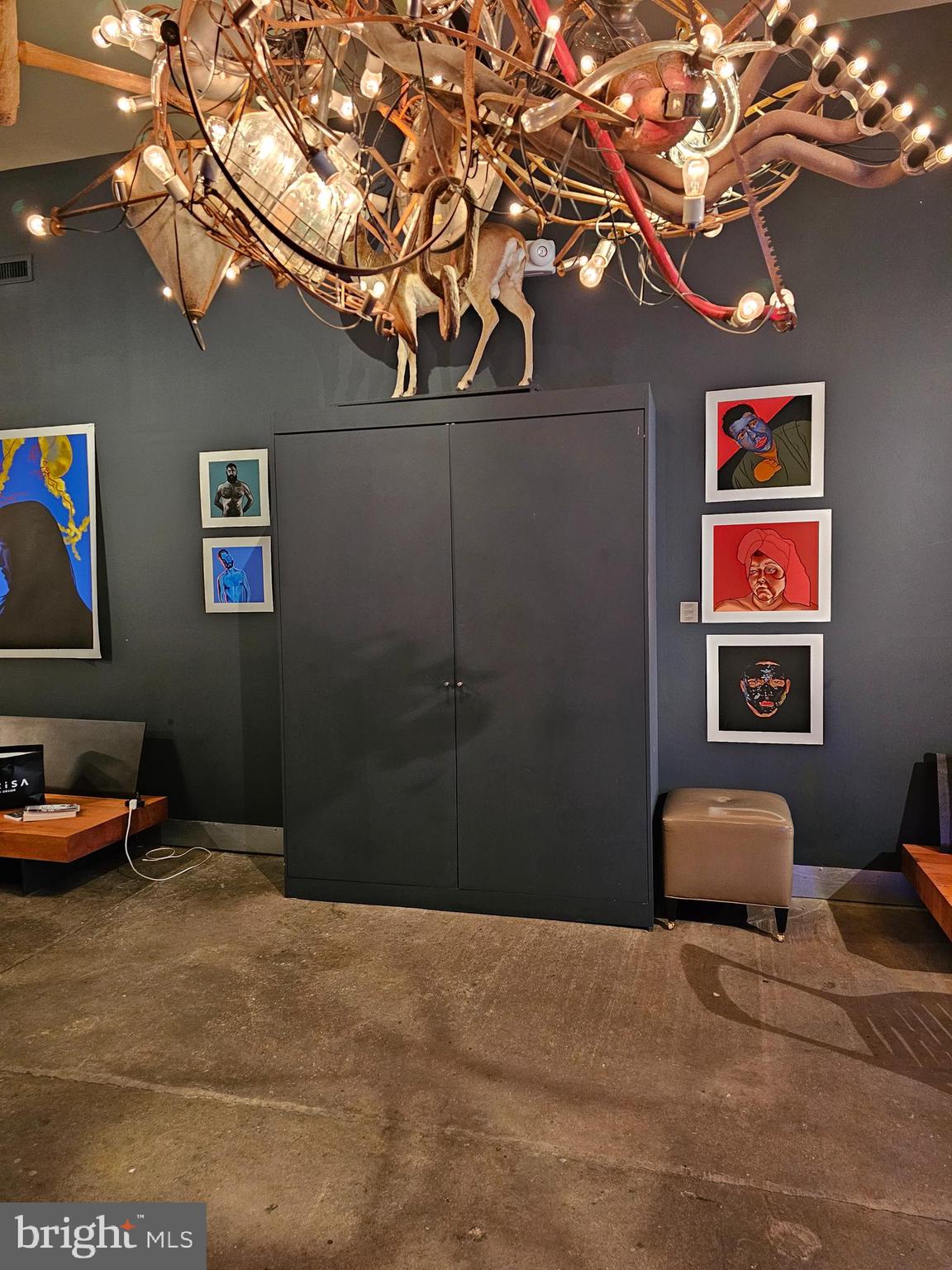 KENSINGTON - Commercial Sale