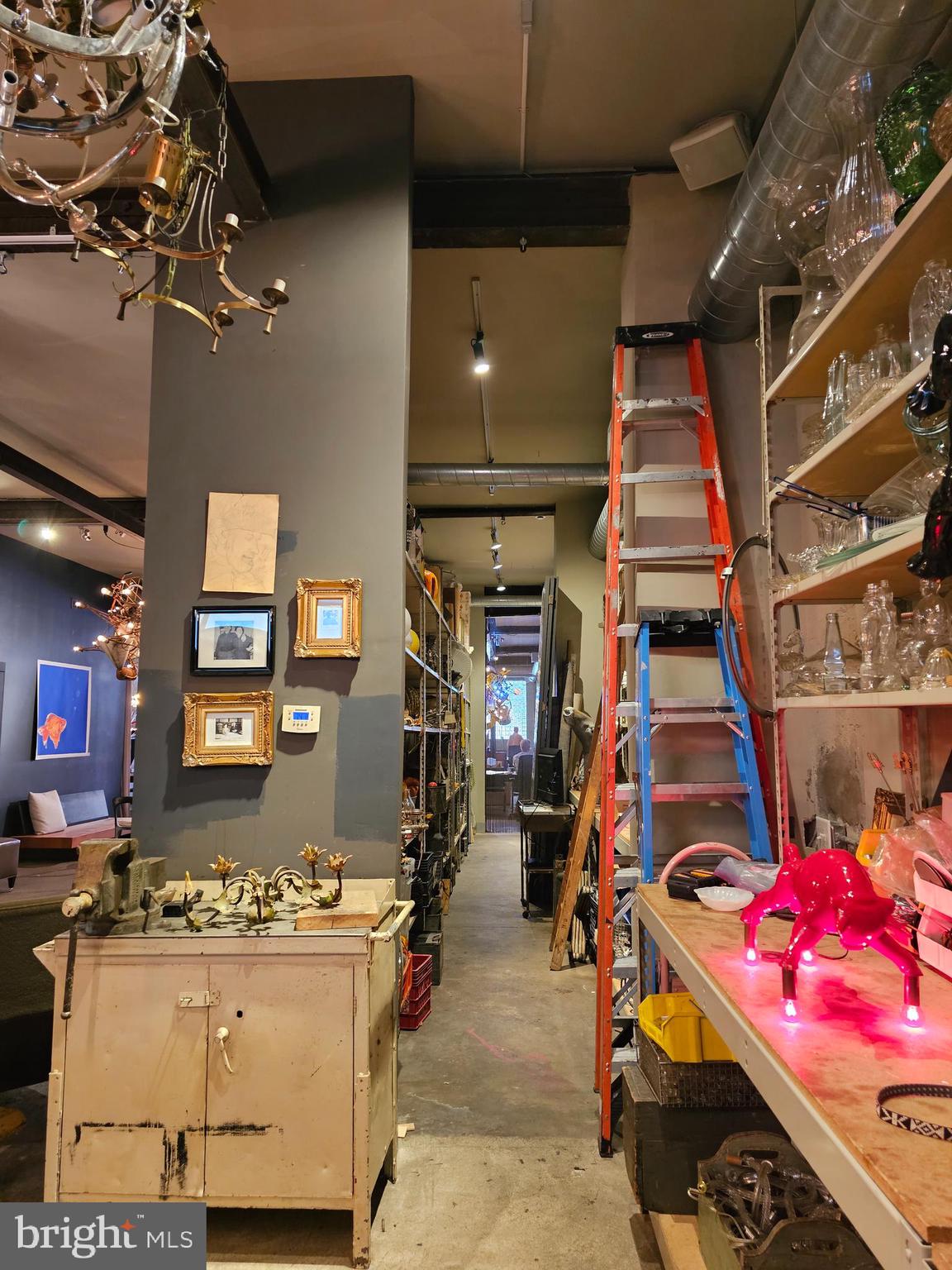 KENSINGTON - Commercial Sale