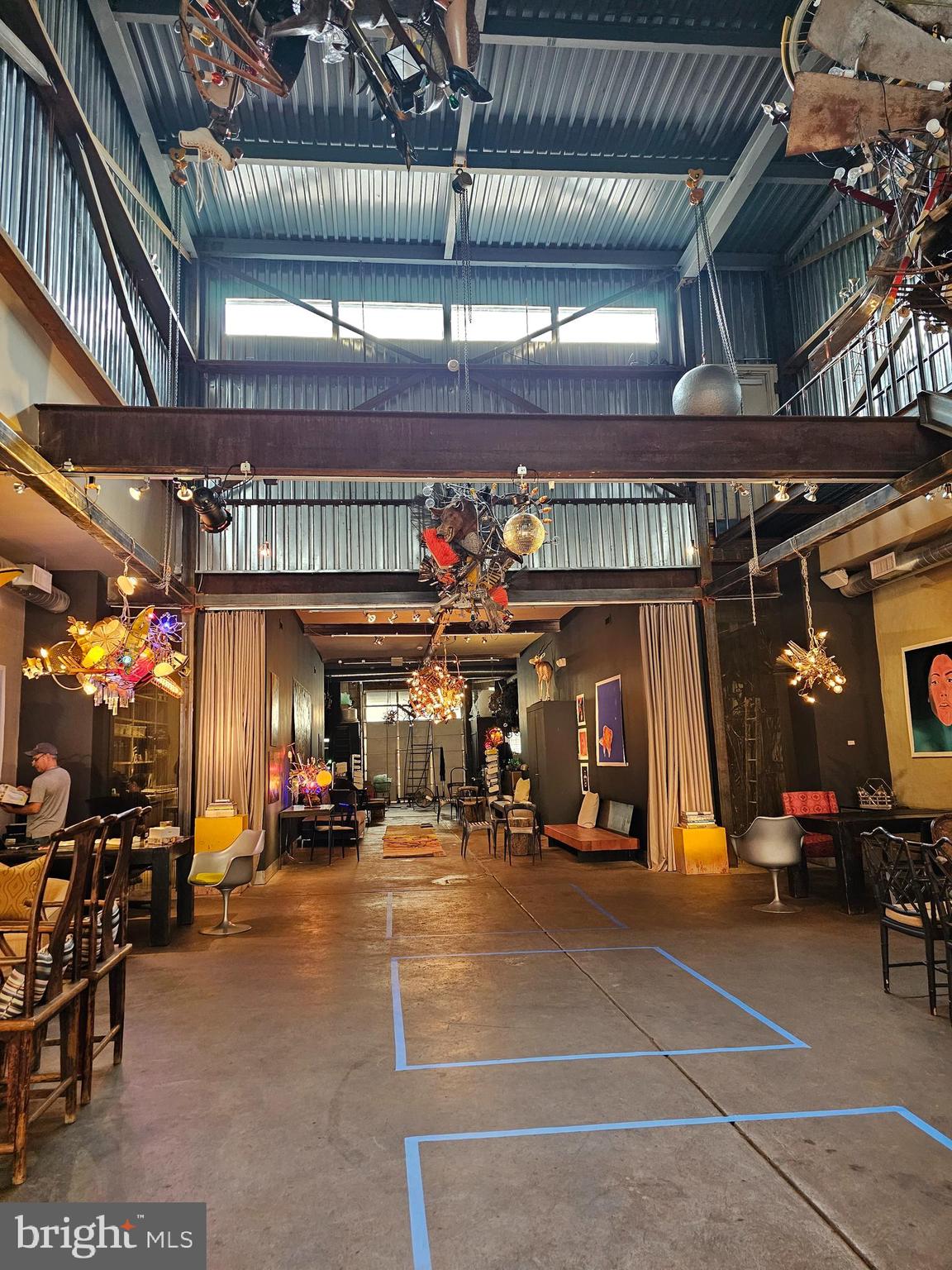 KENSINGTON - Commercial Sale