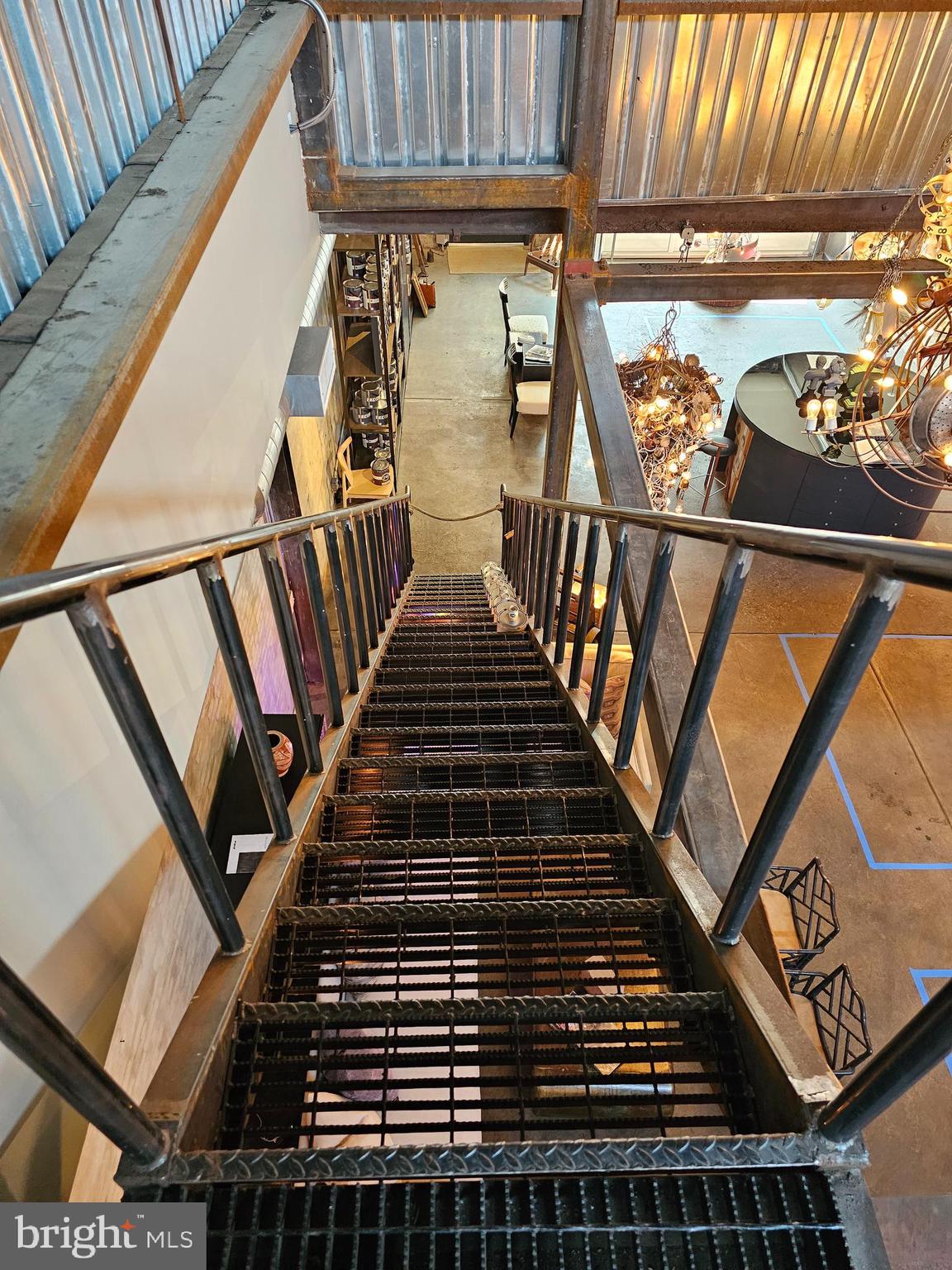 KENSINGTON - Commercial Sale