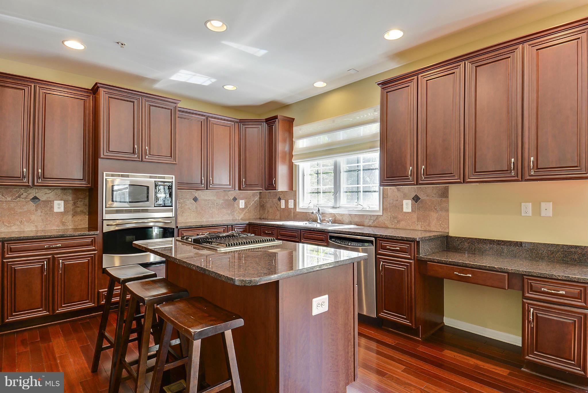 MARLBORO RIDGE - Residential