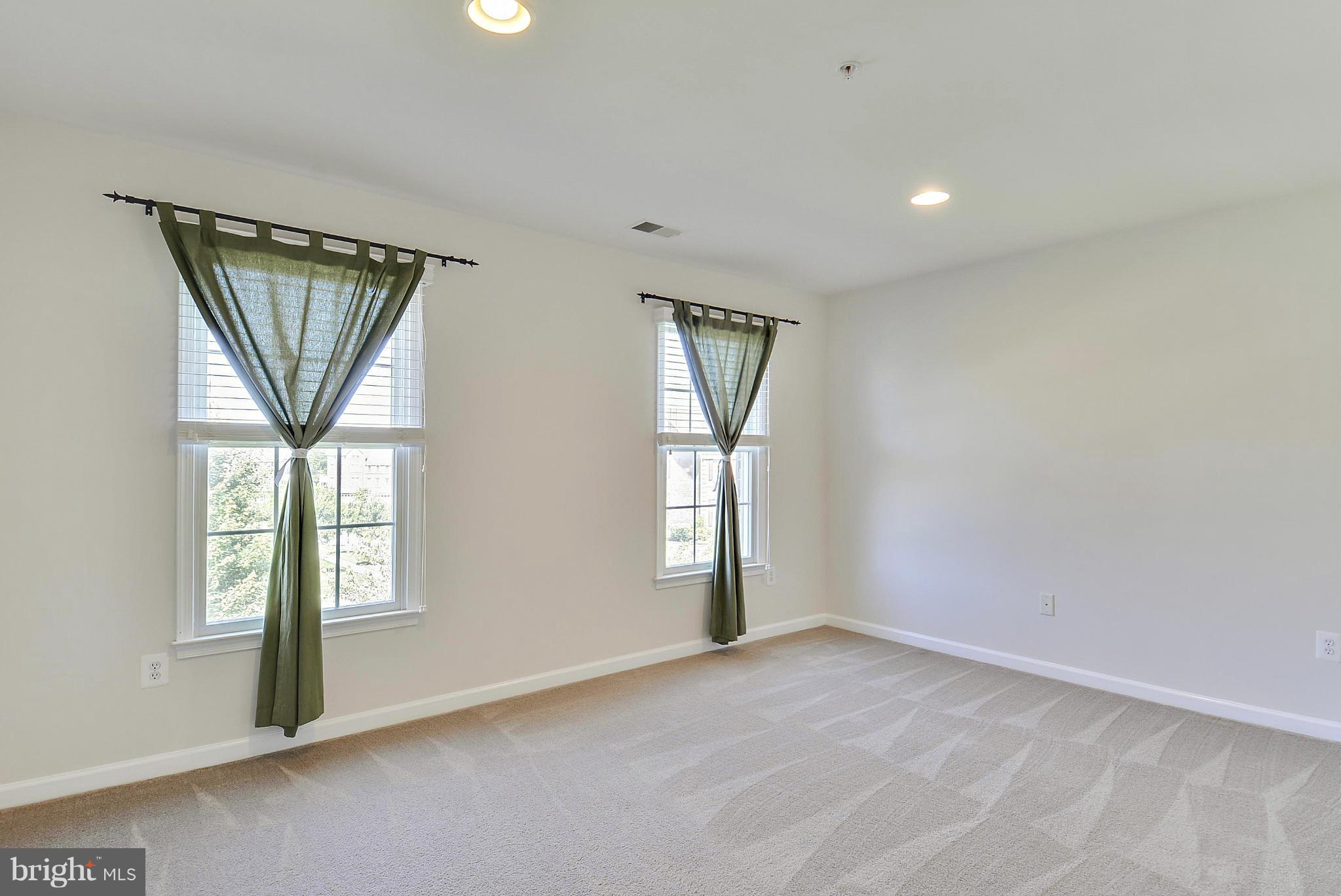 MARLBORO RIDGE - Residential