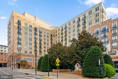 Photo of 155 Potomac Passage #713, OXON HILL, MD 20745 (MLS # MDPG2196524)
